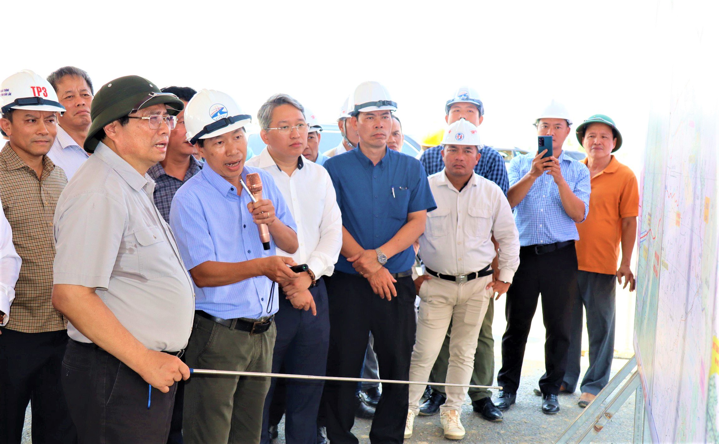 Thủ tướng: Thi c&ocirc;ng "3 ca, 4 k&iacute;p", sớm ho&agrave;n th&agrave;nh cao tốc Kh&aacute;nh H&ograve;a - Bu&ocirc;n Ma Thuột- Ảnh 4.