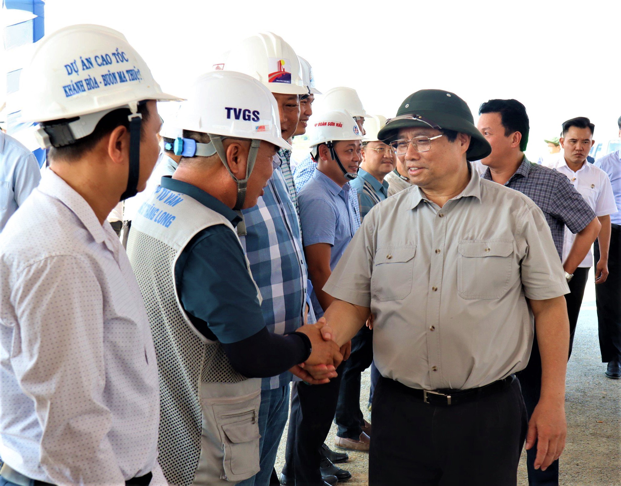 Thủ tướng: Thi c&ocirc;ng "3 ca, 4 k&iacute;p", sớm ho&agrave;n th&agrave;nh cao tốc Kh&aacute;nh H&ograve;a - Bu&ocirc;n Ma Thuột- Ảnh 2.