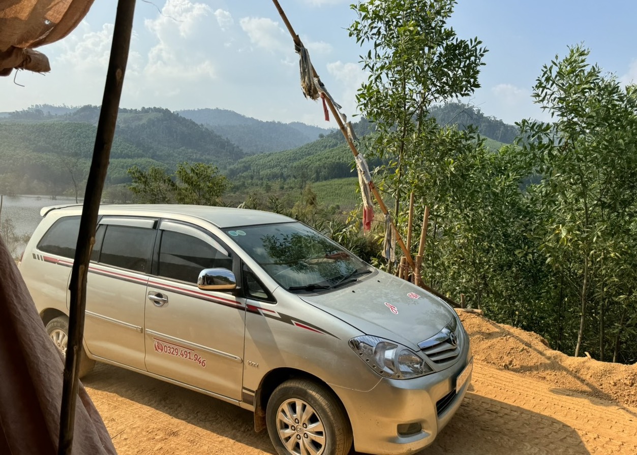 Tự &yacute; mở đường qua rẫy, dựng barie thu tiền xe qua lại- Ảnh 6.