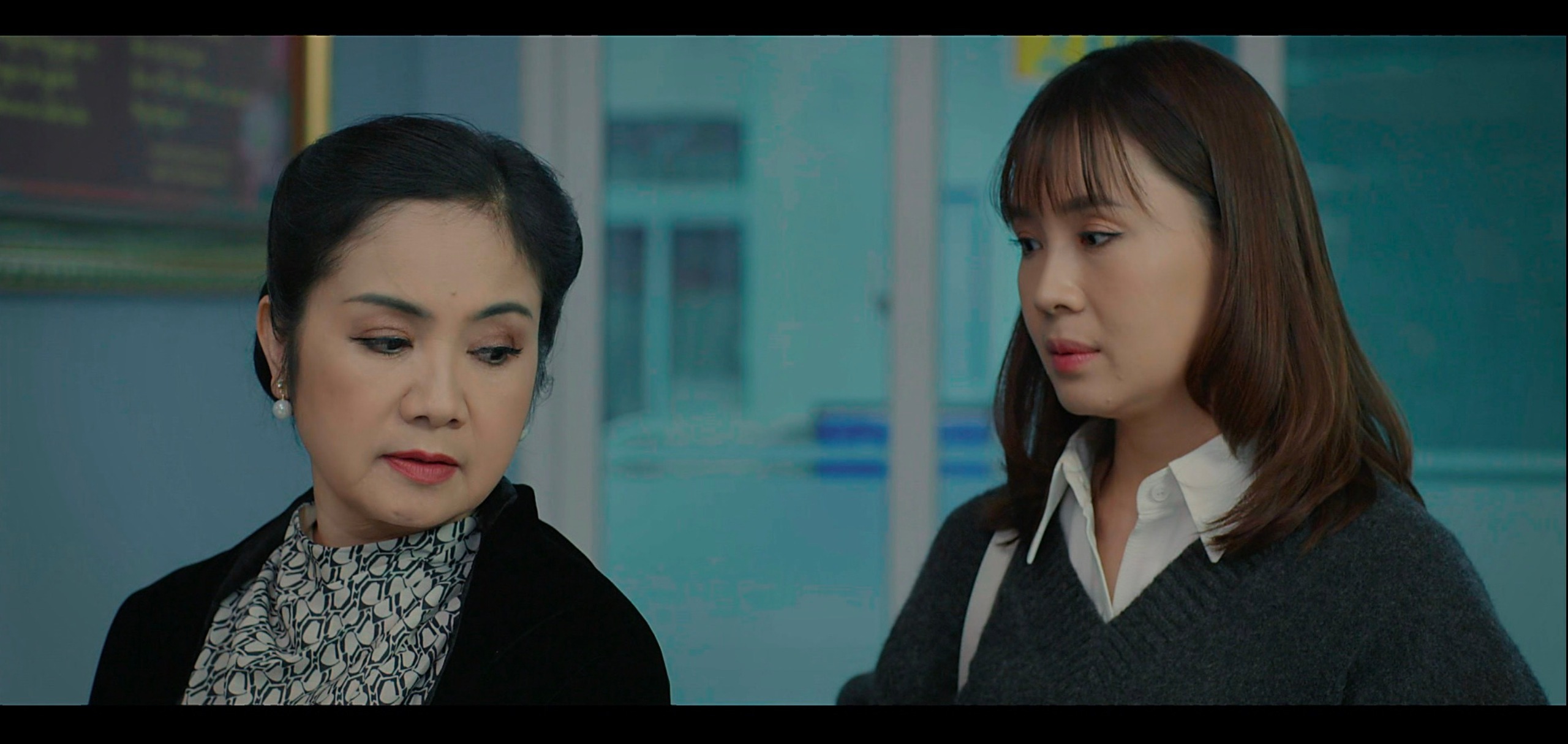 Ngân Hà bất chấp cảnh báo của mẹ, lựa chọn tin chồng một cách mù quáng. Ngân Hà bất chấp cảnh báo của mẹ, lựa chọn tin chồng một cách mù quáng.