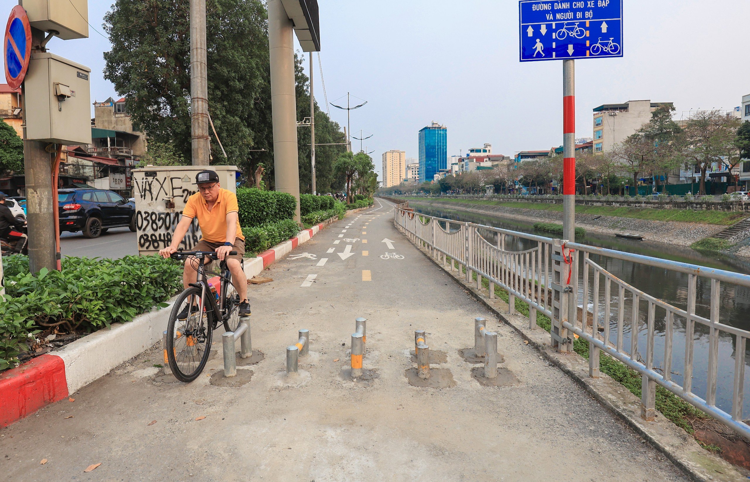 H&agrave; Nội đồng loạt thay mới r&agrave;o chắn tr&ecirc;n đường d&agrave;nh ri&ecirc;ng cho xe đạp- Ảnh 4.