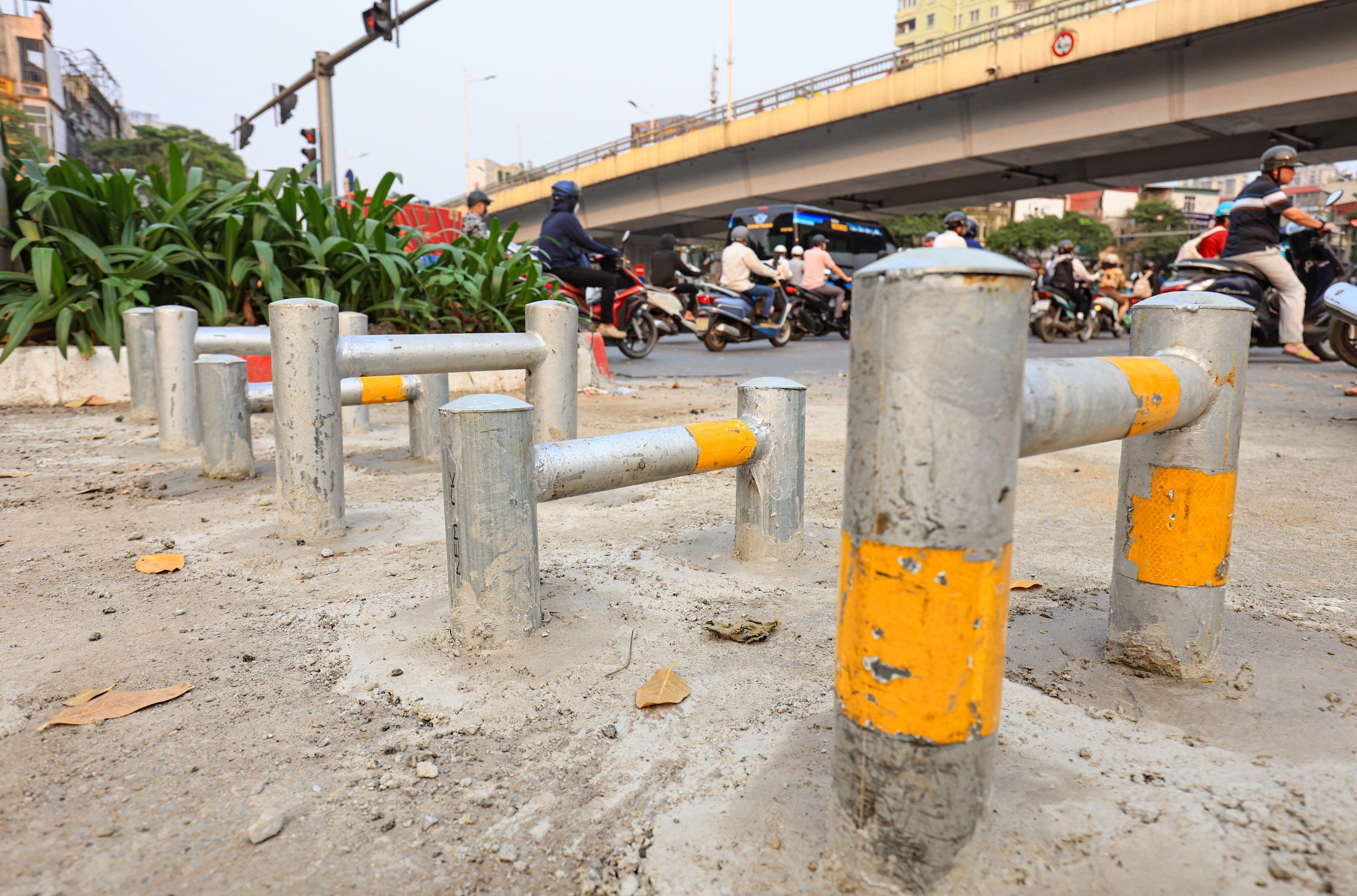 H&agrave; Nội đồng loạt thay mới r&agrave;o chắn tr&ecirc;n đường d&agrave;nh ri&ecirc;ng cho xe đạp- Ảnh 7.