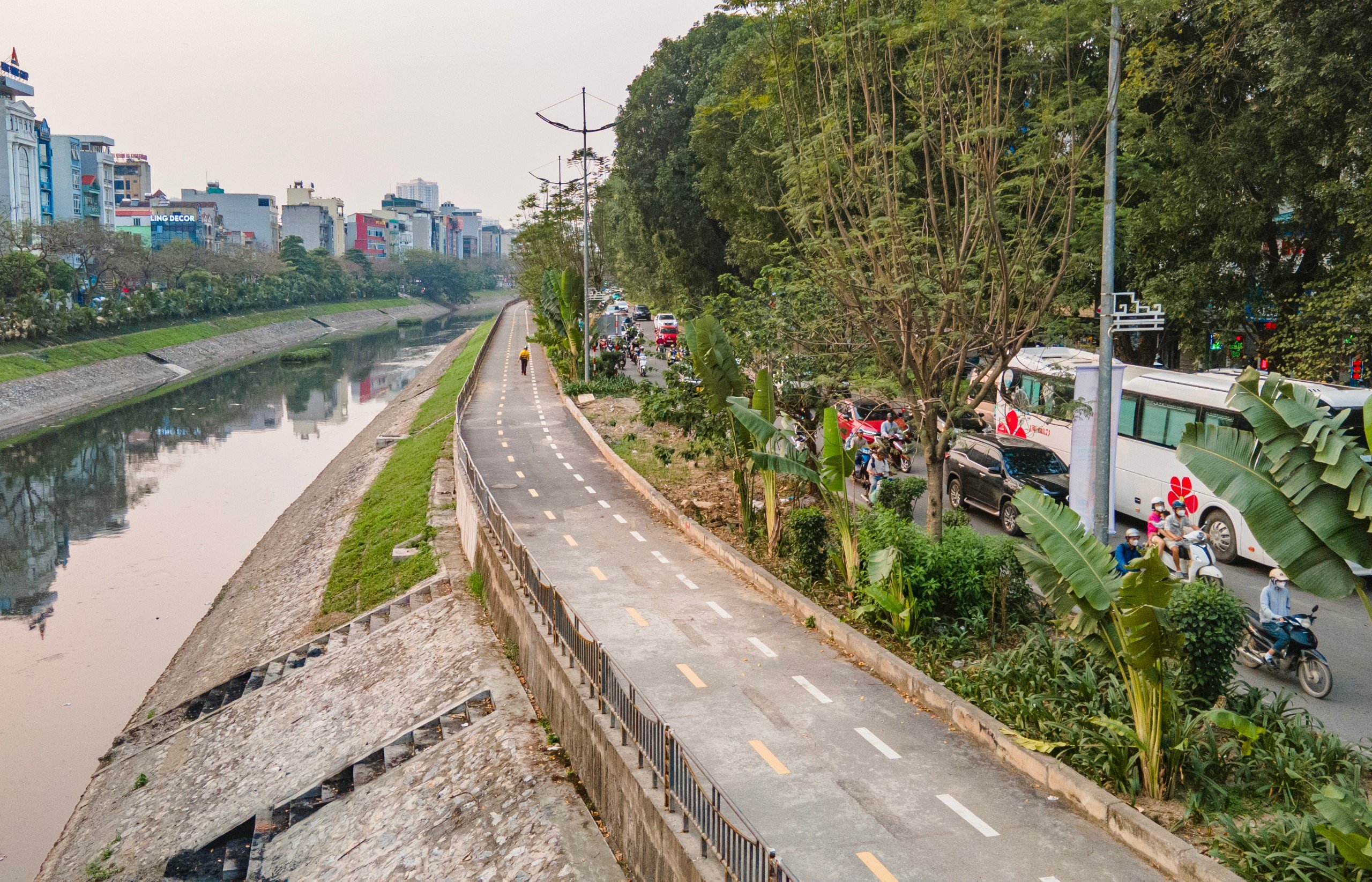 H&agrave; Nội đồng loạt thay mới r&agrave;o chắn tr&ecirc;n đường d&agrave;nh ri&ecirc;ng cho xe đạp- Ảnh 1.