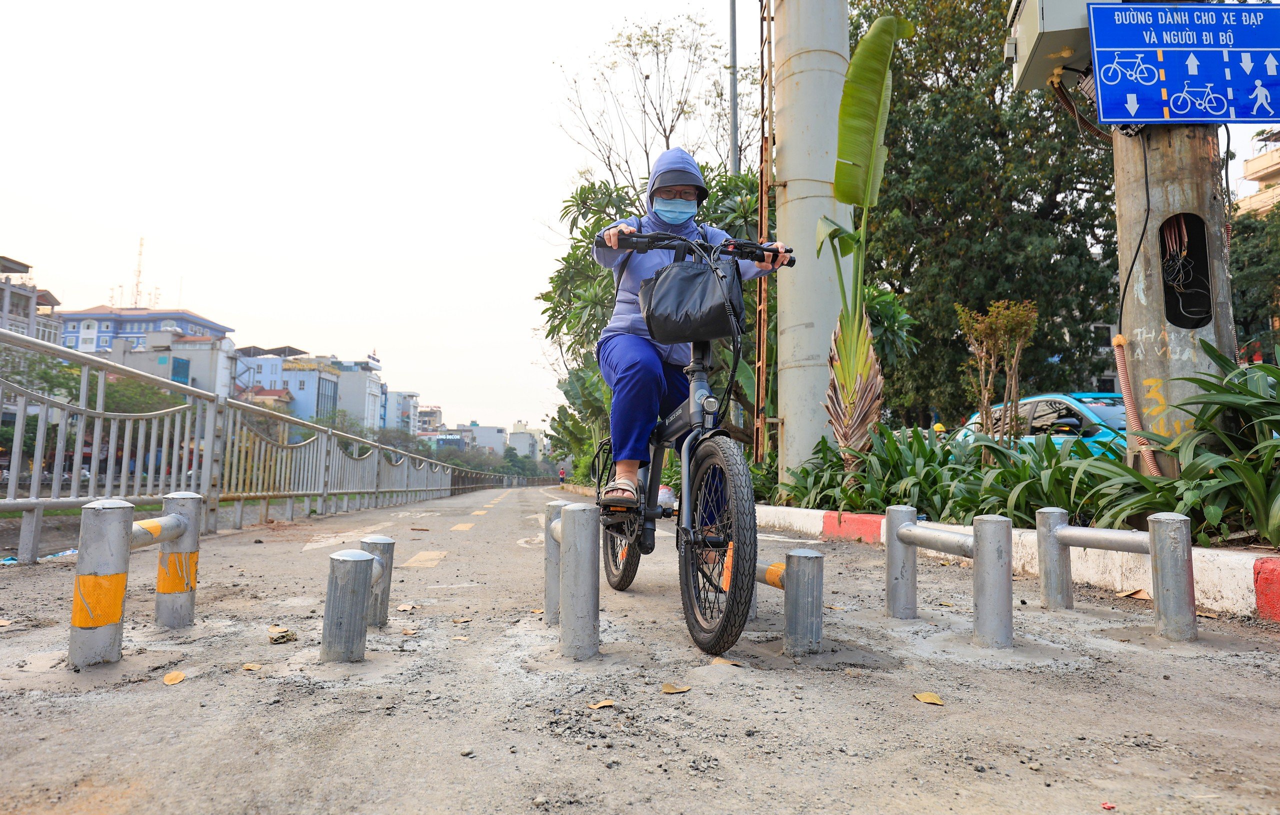 H&agrave; Nội đồng loạt thay mới r&agrave;o chắn tr&ecirc;n đường d&agrave;nh ri&ecirc;ng cho xe đạp- Ảnh 5.