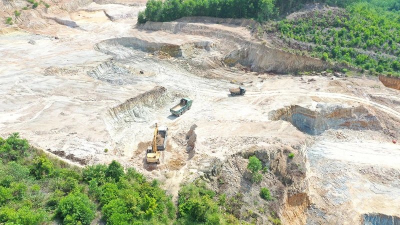 Quảng Ng&atilde;i gấp r&uacute;t giải ph&oacute;ng mặt bằng, chuẩn bị vật liệu l&agrave;m đường 3.500 tỷ- Ảnh 4.
