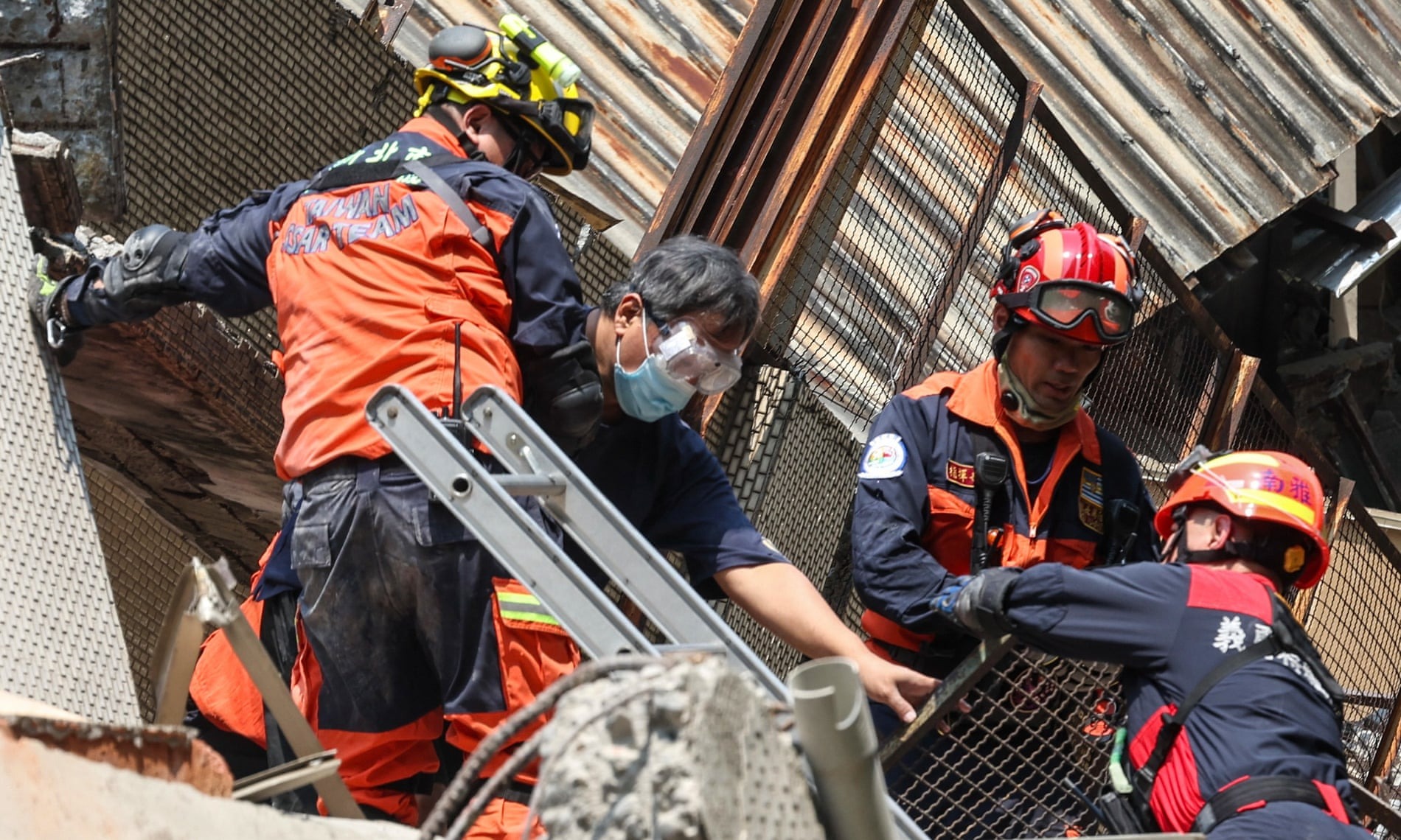 Động đất tại Đ&agrave;i Loan: Số thương vong tăng mạnh, c&oacute; người nước ngo&agrave;i mắc kẹt, mất t&iacute;ch- Ảnh 6.