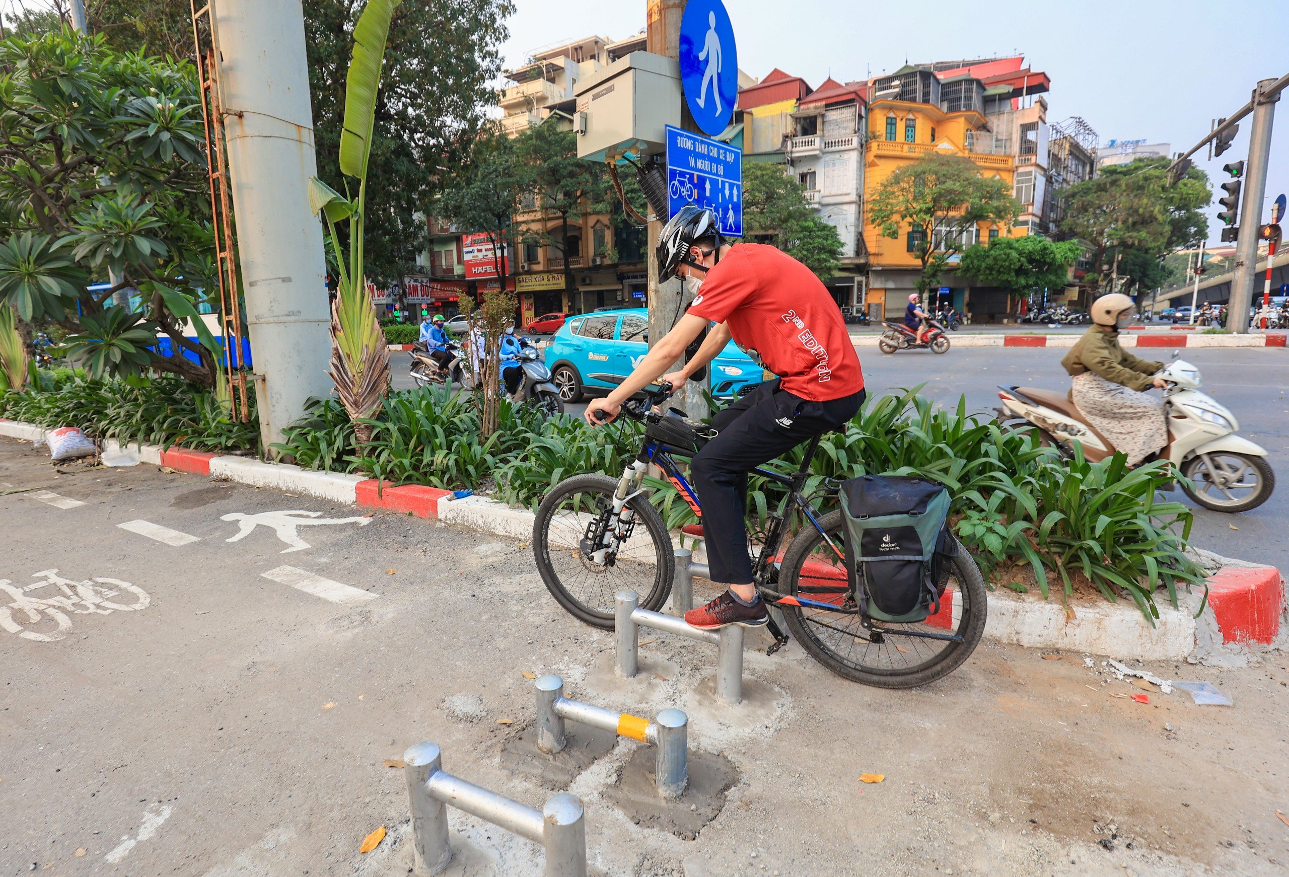 H&agrave; Nội đồng loạt thay mới r&agrave;o chắn tr&ecirc;n đường d&agrave;nh ri&ecirc;ng cho xe đạp- Ảnh 20.