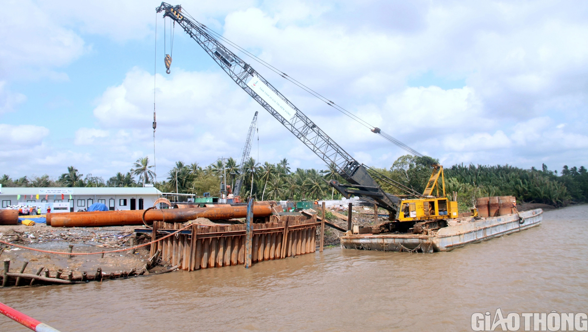 Đua tiến độ hai cầu lớn nối 4 tỉnh miền T&acirc;y- Ảnh 1.