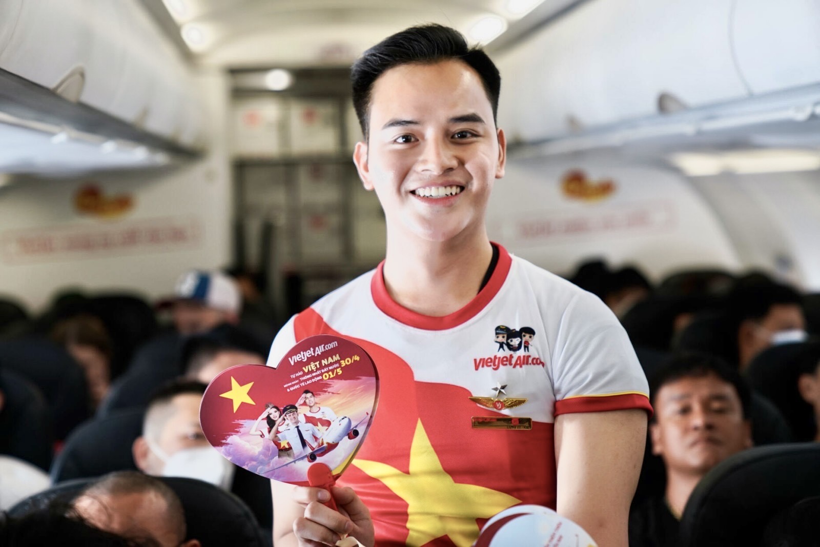 Bất ngờ với ca kh&uacute;c Hello Việt Nam đặc biệt mừng lễ 30/4 - 1/5- Ảnh 6.