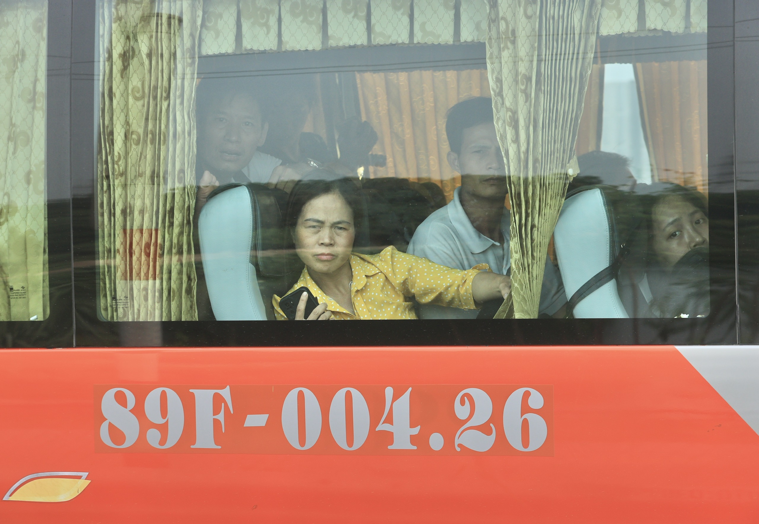 Chiều muộn ng&agrave;y 30/4, cửa ng&otilde; H&agrave; Nội đ&ocirc;ng nghẹt người về- Ảnh 6.
