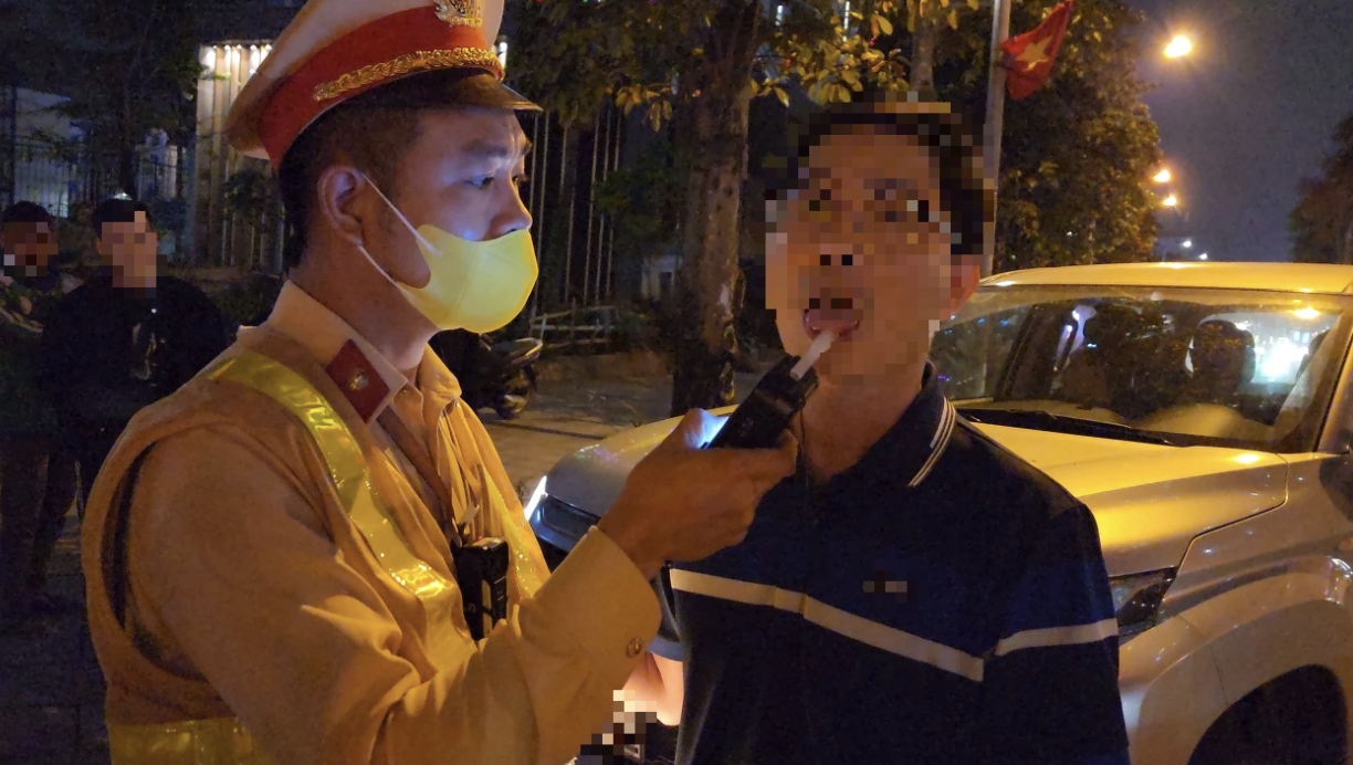 Từ vụ tài xế gây tai nạn thảm khốc ở Sơn La nghĩ về quy định cấm tuyệt đối nồng độ cồn- Ảnh 4. Từ vụ tài xế gây tai nạn thảm khốc ở Sơn La nghĩ về quy định cấm tuyệt đối nồng độ cồn- Ảnh 4.