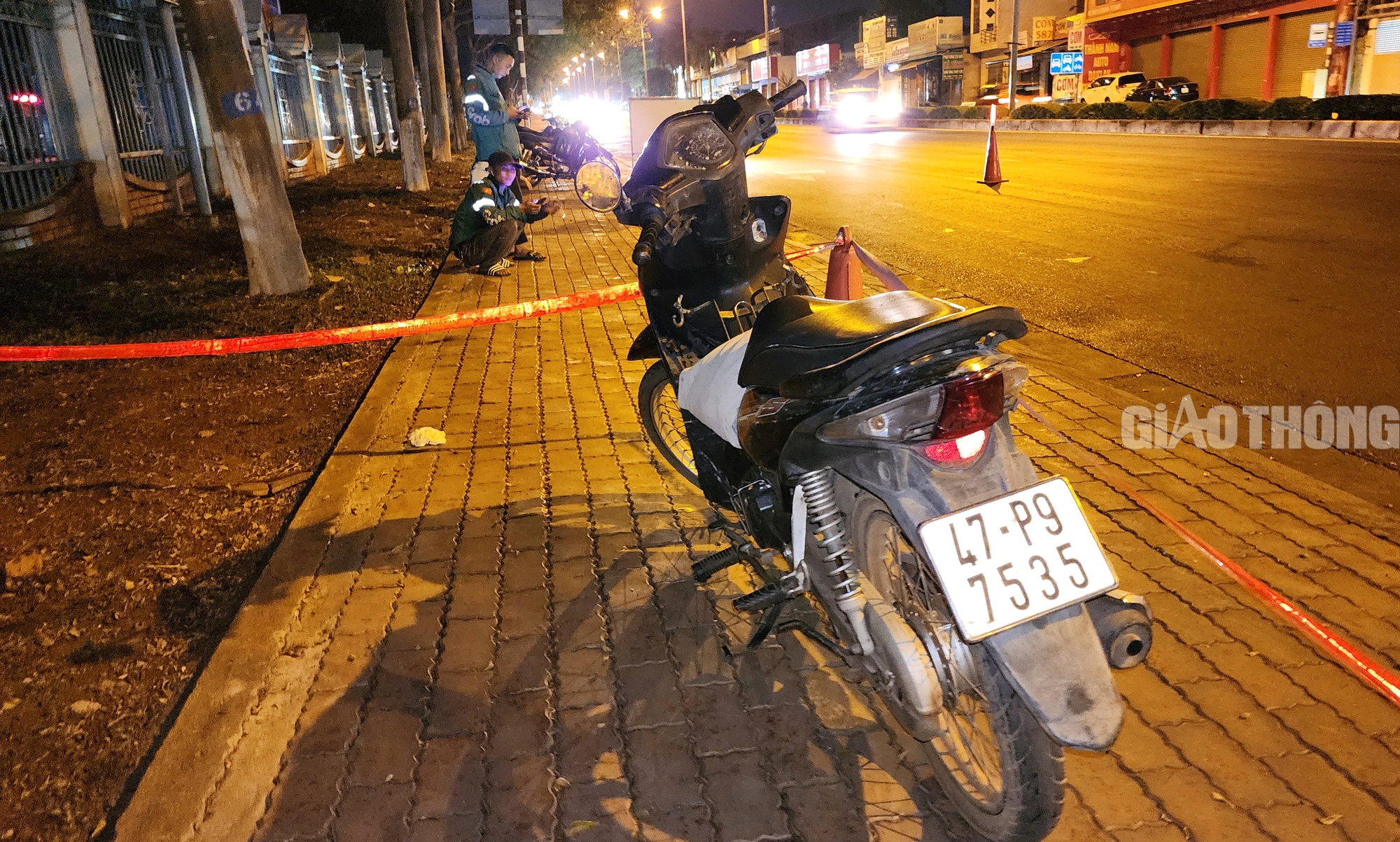 Vi phạm nồng độ cồn, t&agrave;i xế tuy&ecirc;n bố "cho lu&ocirc;n xe"- Ảnh 7.