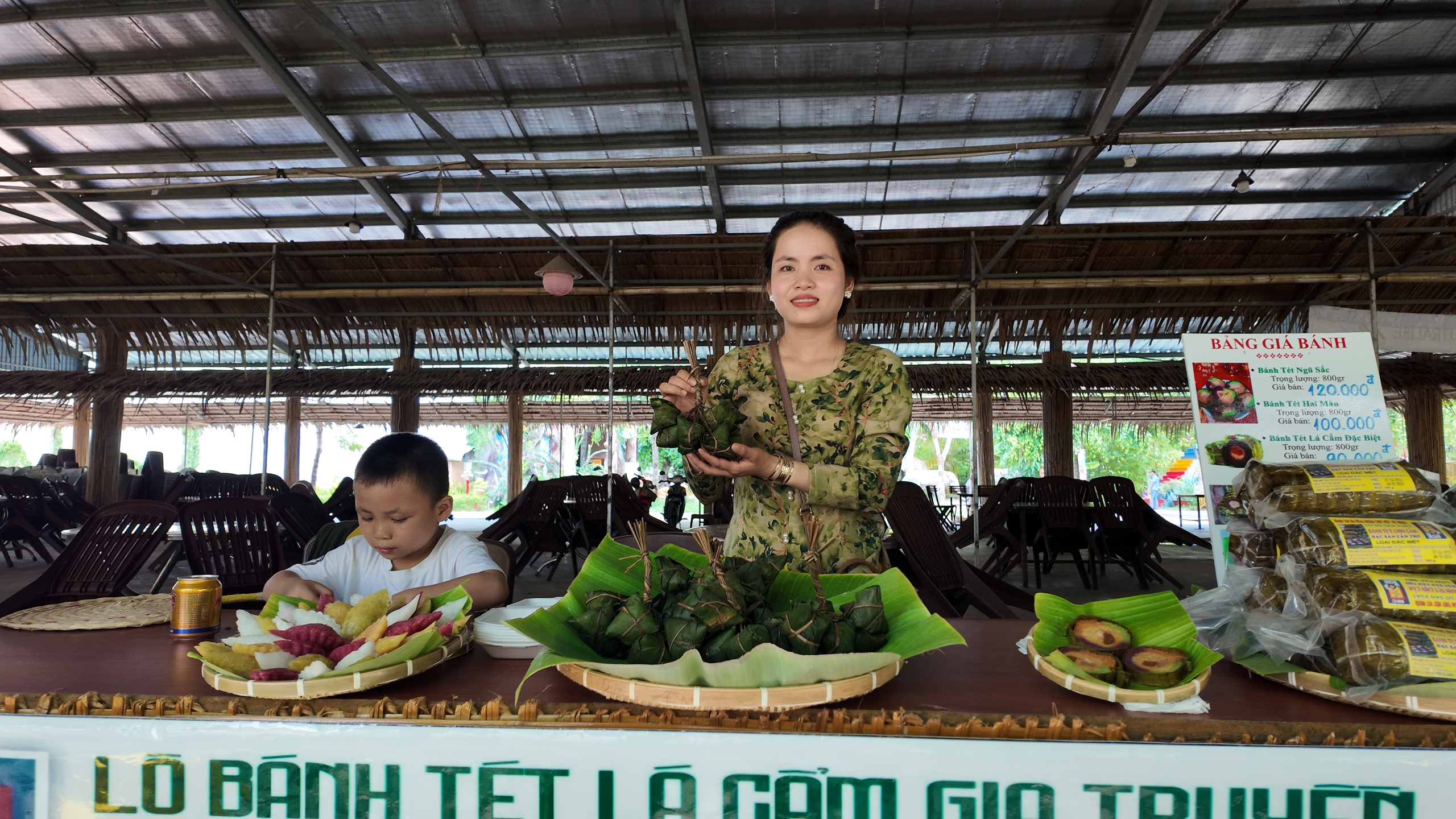 Nắng n&oacute;ng, c&aacute;c điểm du lịch ở Cần Thơ vẫn đ&ocirc;ng nghịt kh&aacute;ch- Ảnh 7.