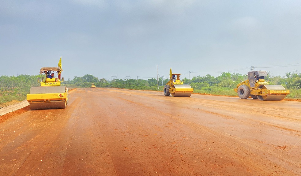 Đại công trường cao tốc Bắc - Nam giai đoạn 2 rầm rập tiếng máy những ngày cả nước nghỉ lễ- Ảnh 7. Đại công trường cao tốc Bắc - Nam giai đoạn 2 rầm rập tiếng máy những ngày cả nước nghỉ lễ- Ảnh 7.