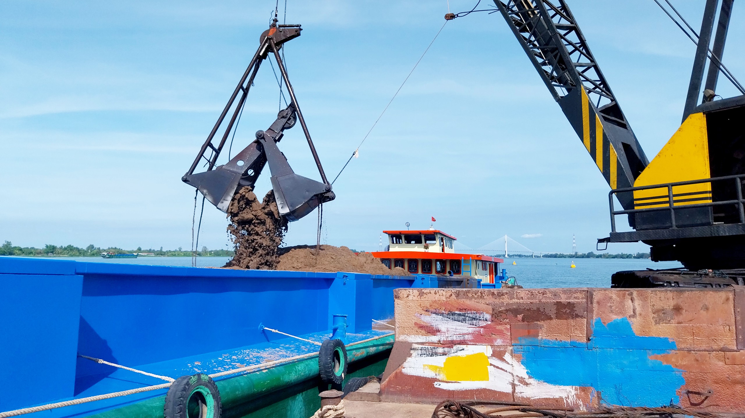 Những mỏ cát ở Đồng Tháp hoạt động ra sao trong những ngày nghỉ lễ?- Ảnh 2. Những mỏ cát ở Đồng Tháp hoạt động ra sao trong những ngày nghỉ lễ?- Ảnh 2.