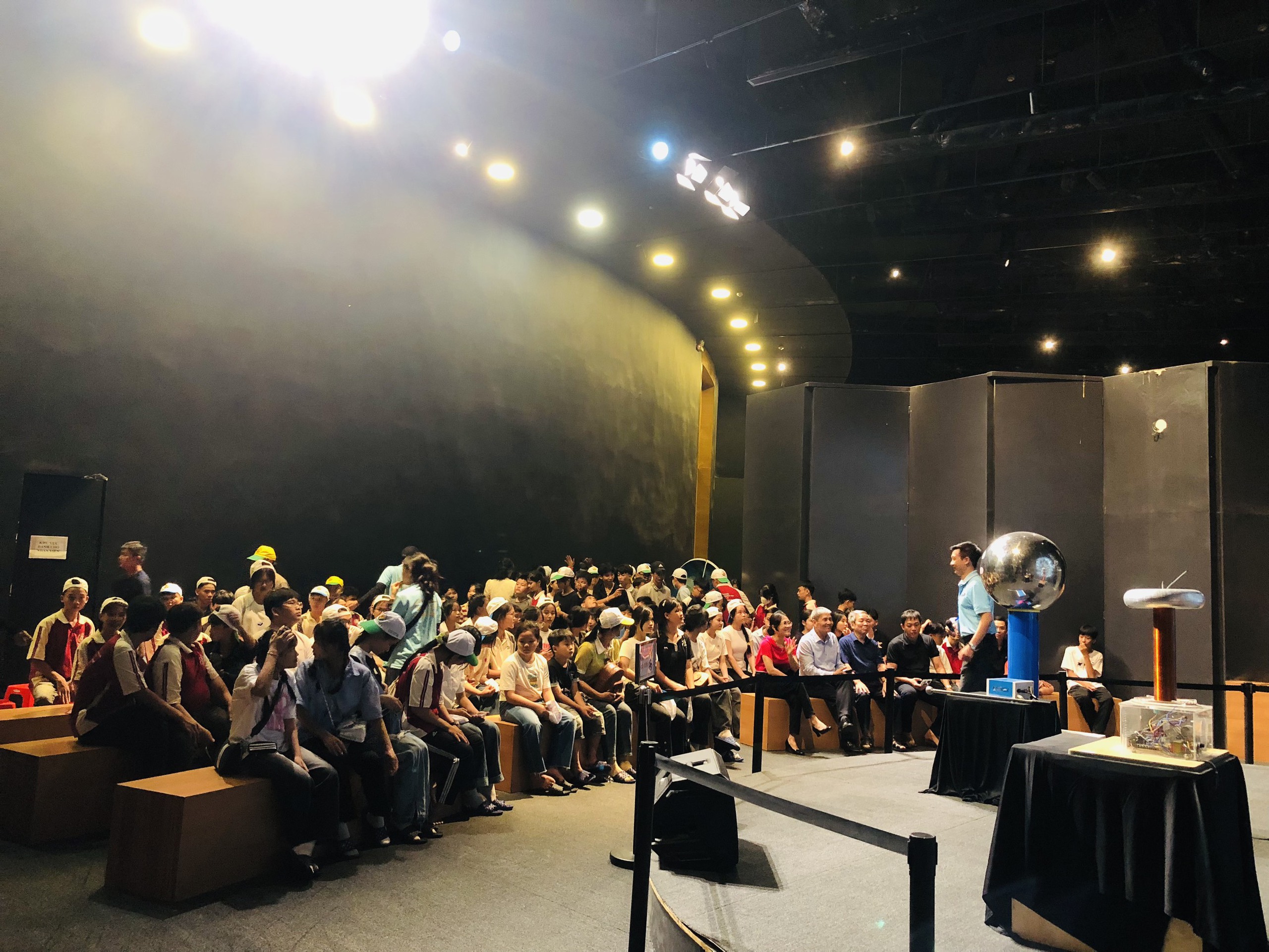 Nhiều điểm du lịch ở B&igrave;nh Định đ&ocirc;ng nghẹt kh&aacute;ch ng&agrave;y lễ- Ảnh 7.