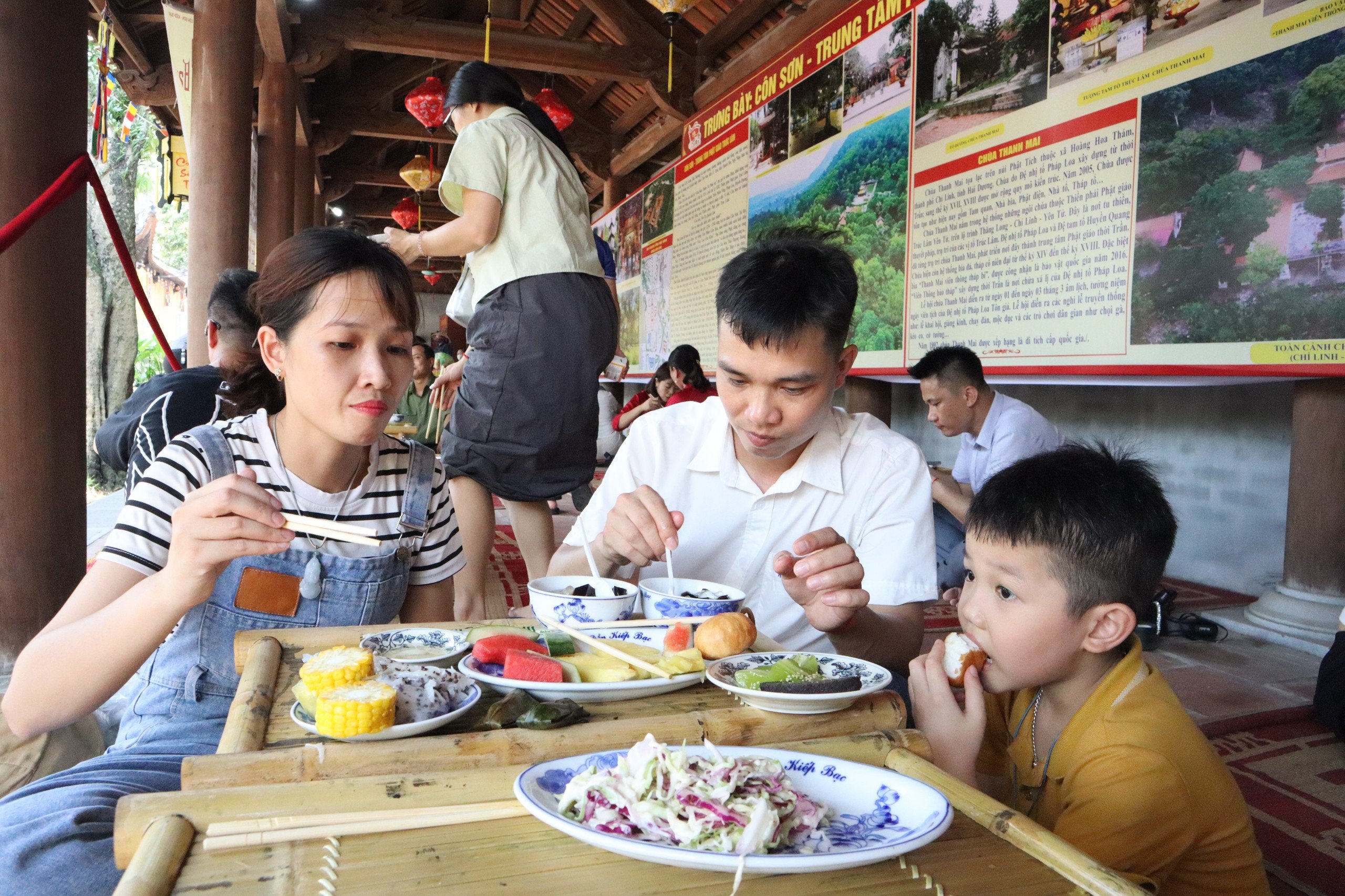 Mới lạ tiệc buffet chay tại ch&ugrave;a C&ocirc;n Sơn- Ảnh 7.