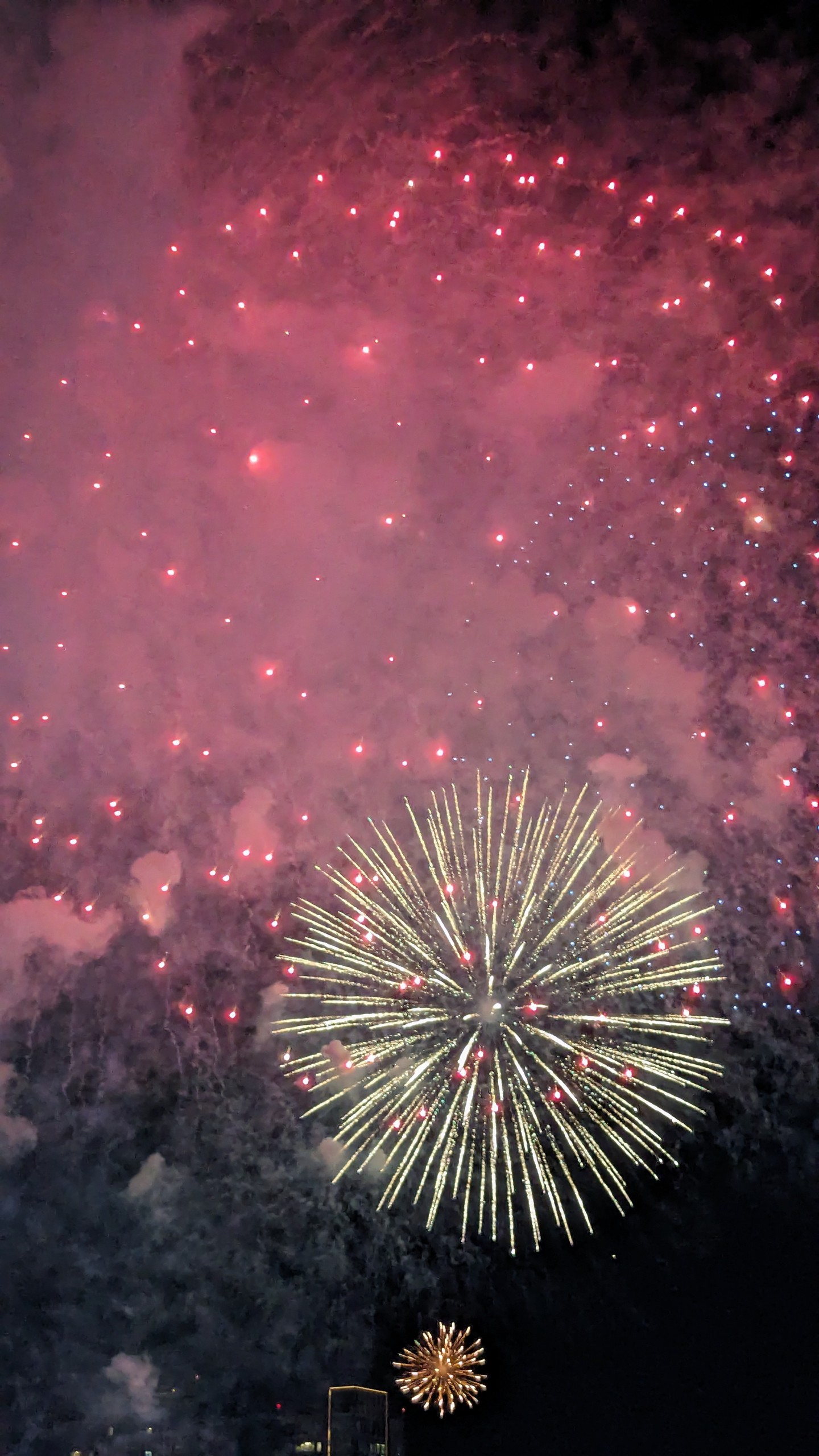 Mãn nhãn với màn pháo hoa đặc sắc ở TP.HCM chào mừng 30/4- Ảnh 7. Mãn nhãn với màn pháo hoa đặc sắc ở TP.HCM chào mừng 30/4- Ảnh 7.