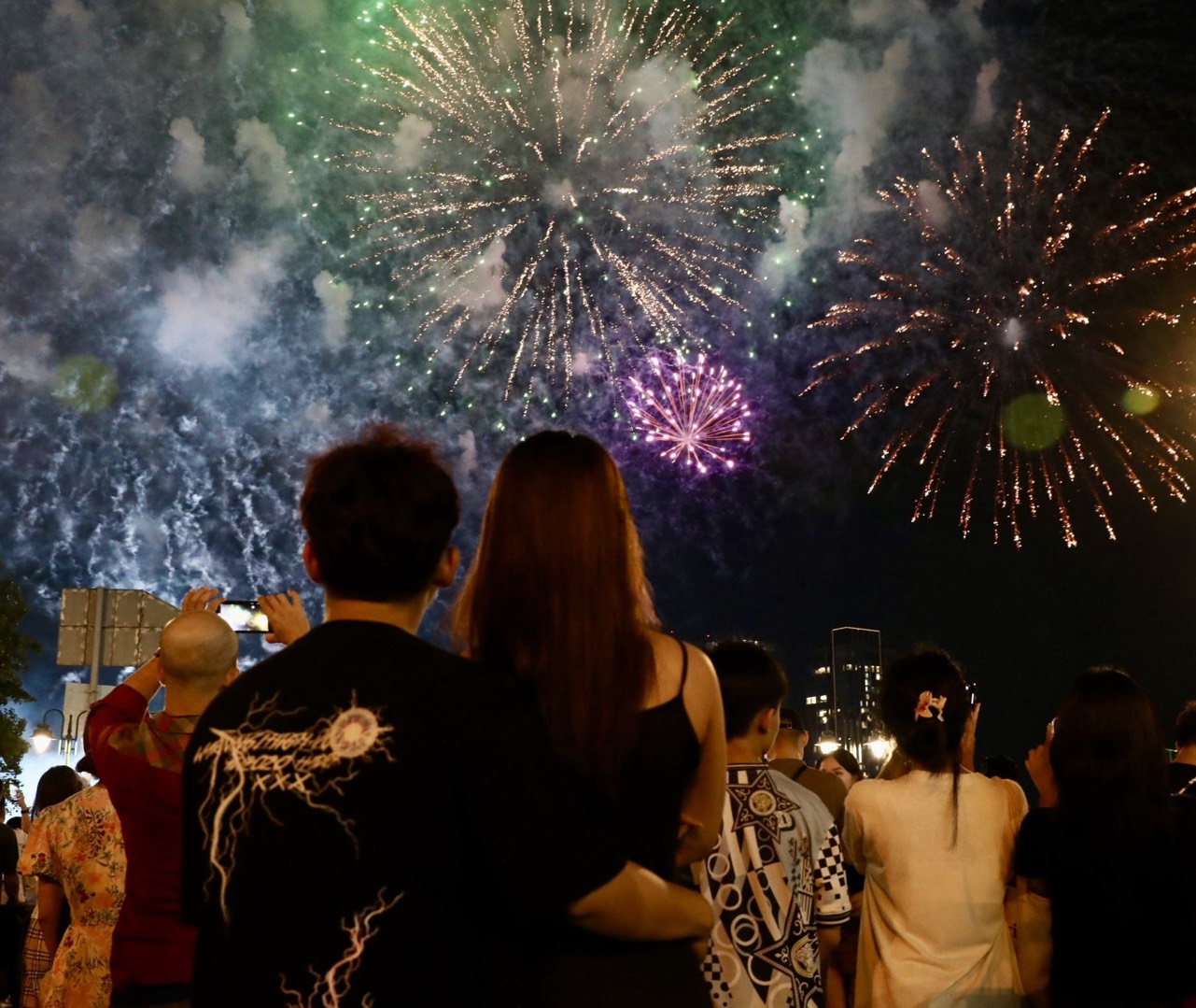 Mãn nhãn với màn pháo hoa đặc sắc ở TP.HCM chào mừng 30/4- Ảnh 14. Mãn nhãn với màn pháo hoa đặc sắc ở TP.HCM chào mừng 30/4- Ảnh 14.
