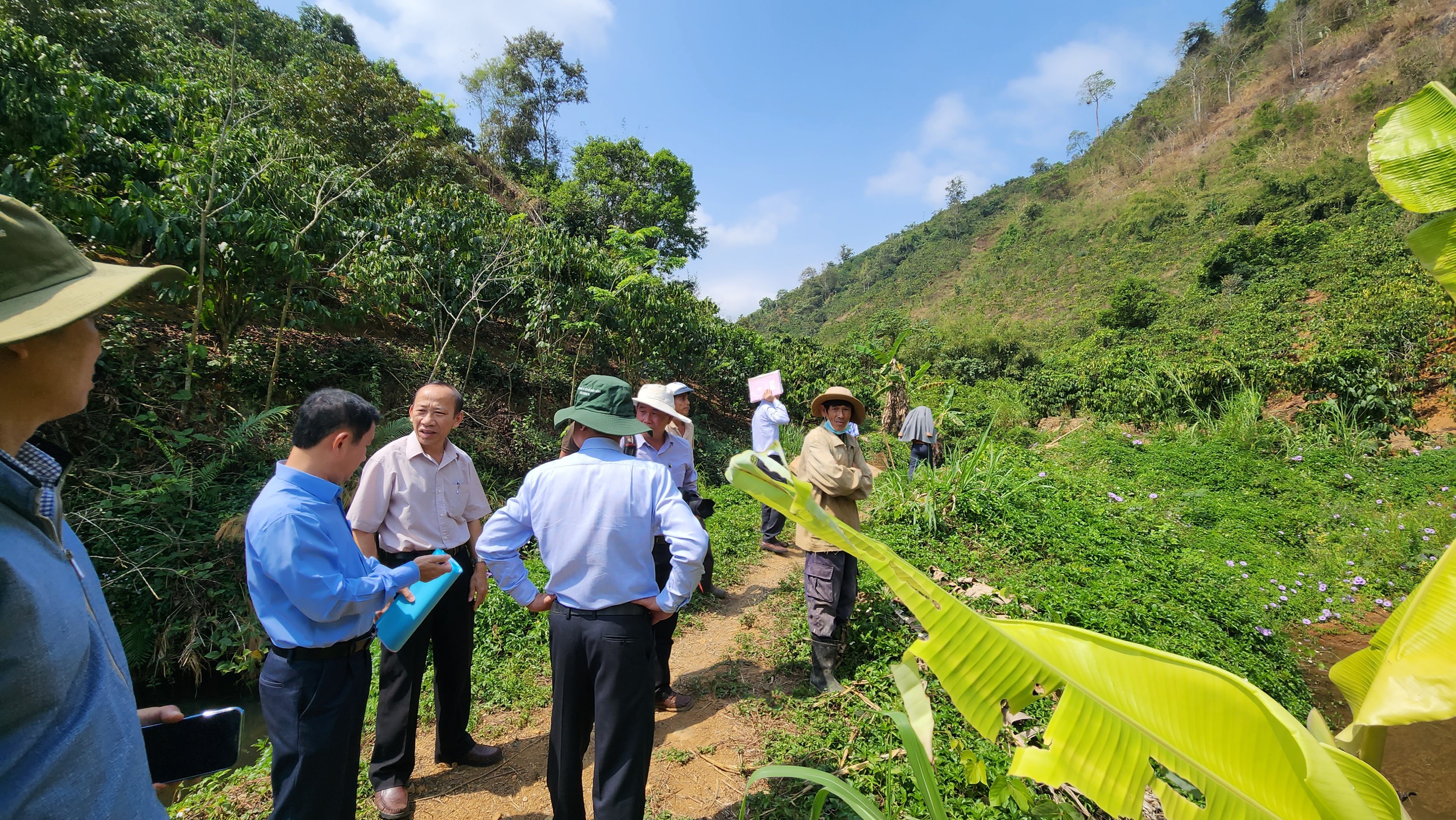 Vụ đ&aacute; tảng xuy&ecirc;n thủng ch&ograve;i d&acirc;n: Tạm dừng cấp thuốc nổ cho mỏ khai th&aacute;c đ&aacute;- Ảnh 2.