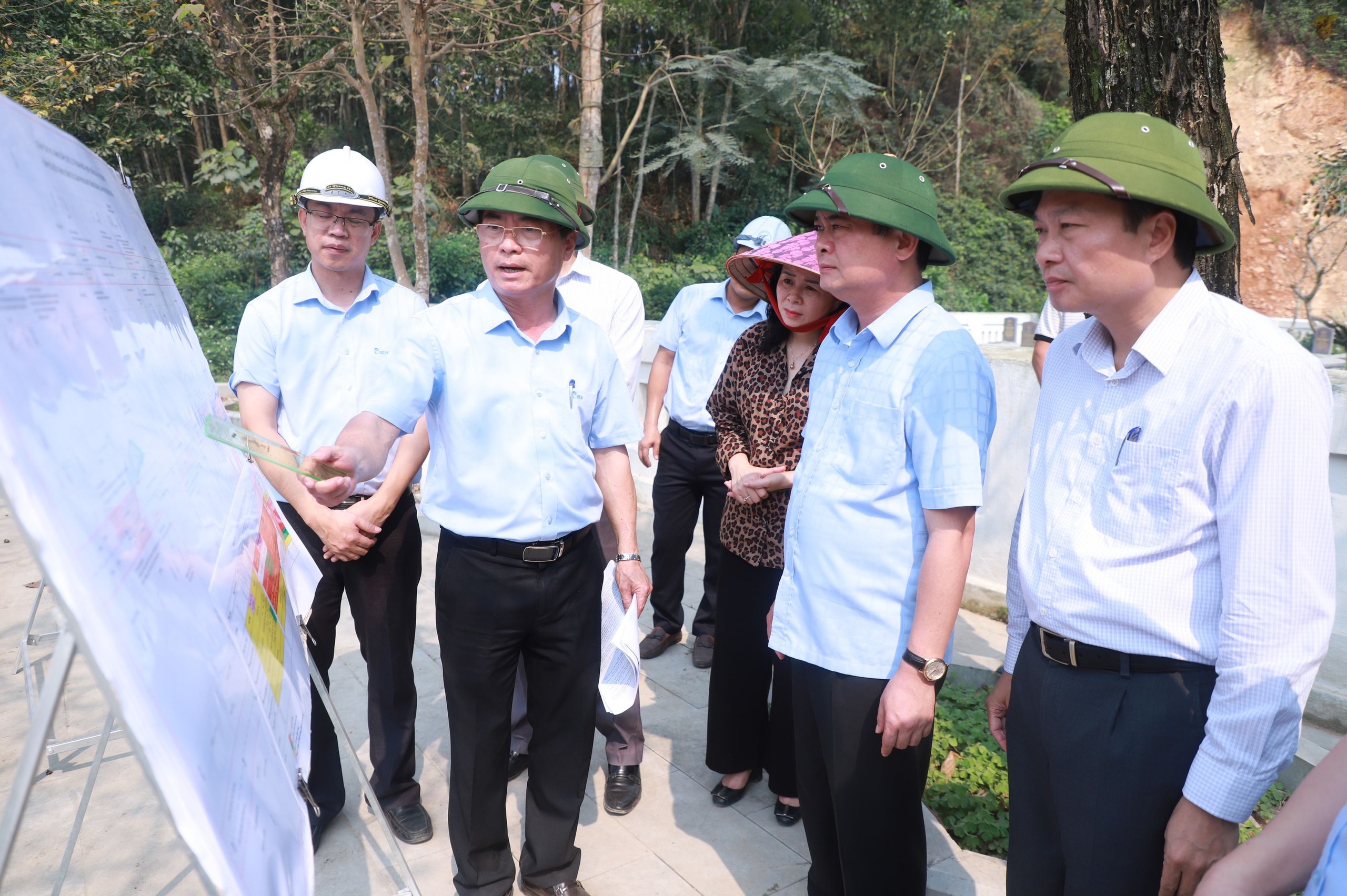 Dự &aacute;n n&acirc;ng cấp quốc lộ 7 gặp kh&oacute; v&igrave; mặt bằng, B&iacute; thư tỉnh Nghệ An chỉ đạo n&oacute;ng- Ảnh 2.