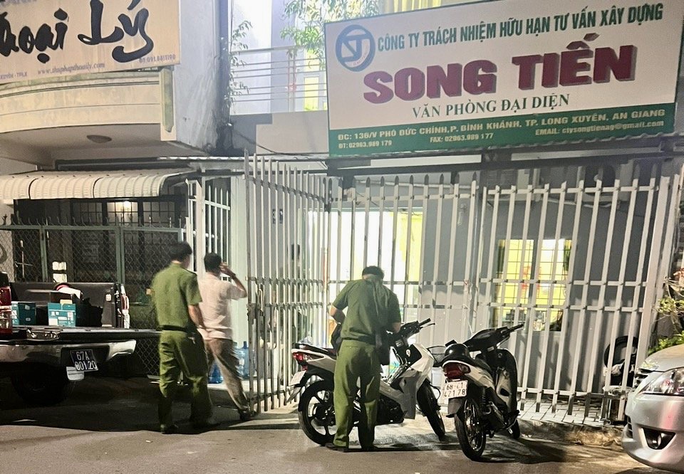 Bắt giám đốc và nhân viên công ty thẩm tra gói thầu ở An Giang- Ảnh 1. Bắt giám đốc và nhân viên công ty thẩm tra gói thầu ở An Giang- Ảnh 1.
