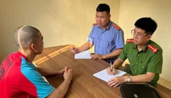 Bắt đối tượng hai lần dâm ô nữ sinh dưới 16 tuổi- Ảnh 1. Bắt đối tượng hai lần dâm ô nữ sinh dưới 16 tuổi- Ảnh 1.