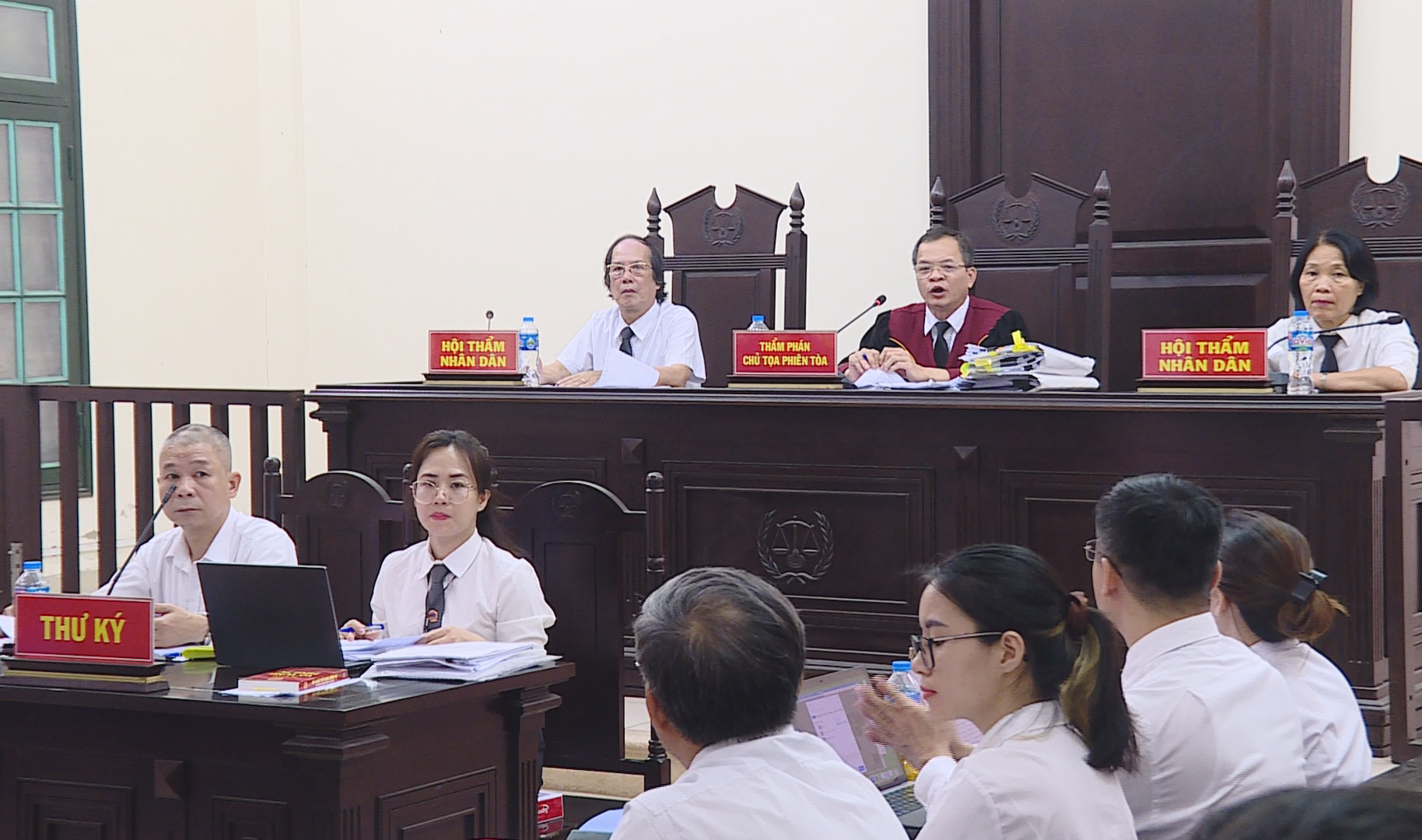 Hình ảnh ông trùm mê siêu xe của đường dây đánh bạc nghìn tỷ khi ra tòa- Ảnh 3. Hình ảnh ông trùm mê siêu xe của đường dây đánh bạc nghìn tỷ khi ra tòa- Ảnh 3.