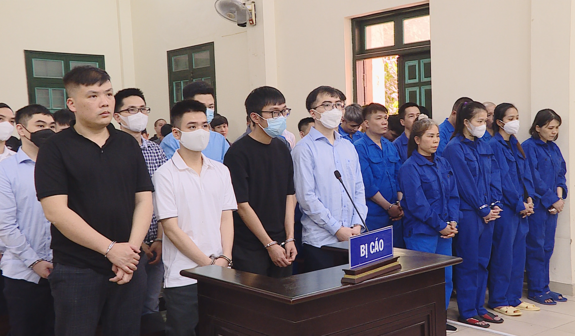 Hình ảnh ông trùm mê siêu xe của đường dây đánh bạc nghìn tỷ khi ra tòa- Ảnh 4. Hình ảnh ông trùm mê siêu xe của đường dây đánh bạc nghìn tỷ khi ra tòa- Ảnh 4.