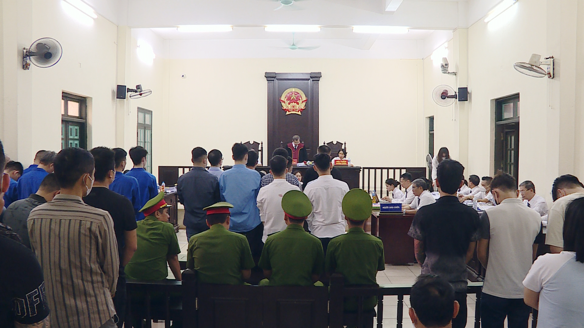 Hình ảnh ông trùm mê siêu xe của đường dây đánh bạc nghìn tỷ khi ra tòa- Ảnh 5. Hình ảnh ông trùm mê siêu xe của đường dây đánh bạc nghìn tỷ khi ra tòa- Ảnh 5.