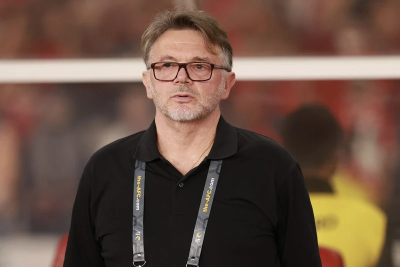 Vừa về nước, HLV Troussier đ&atilde; thừa nhận điều chưa từng n&oacute;i- Ảnh 2.