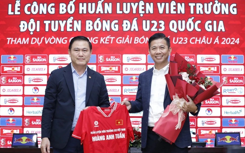 &ldquo;Người đ&oacute;ng thế&rdquo; HLV Troussier đặt mục ti&ecirc;u khi&ecirc;m tốn tại giải ch&acirc;u &Aacute;