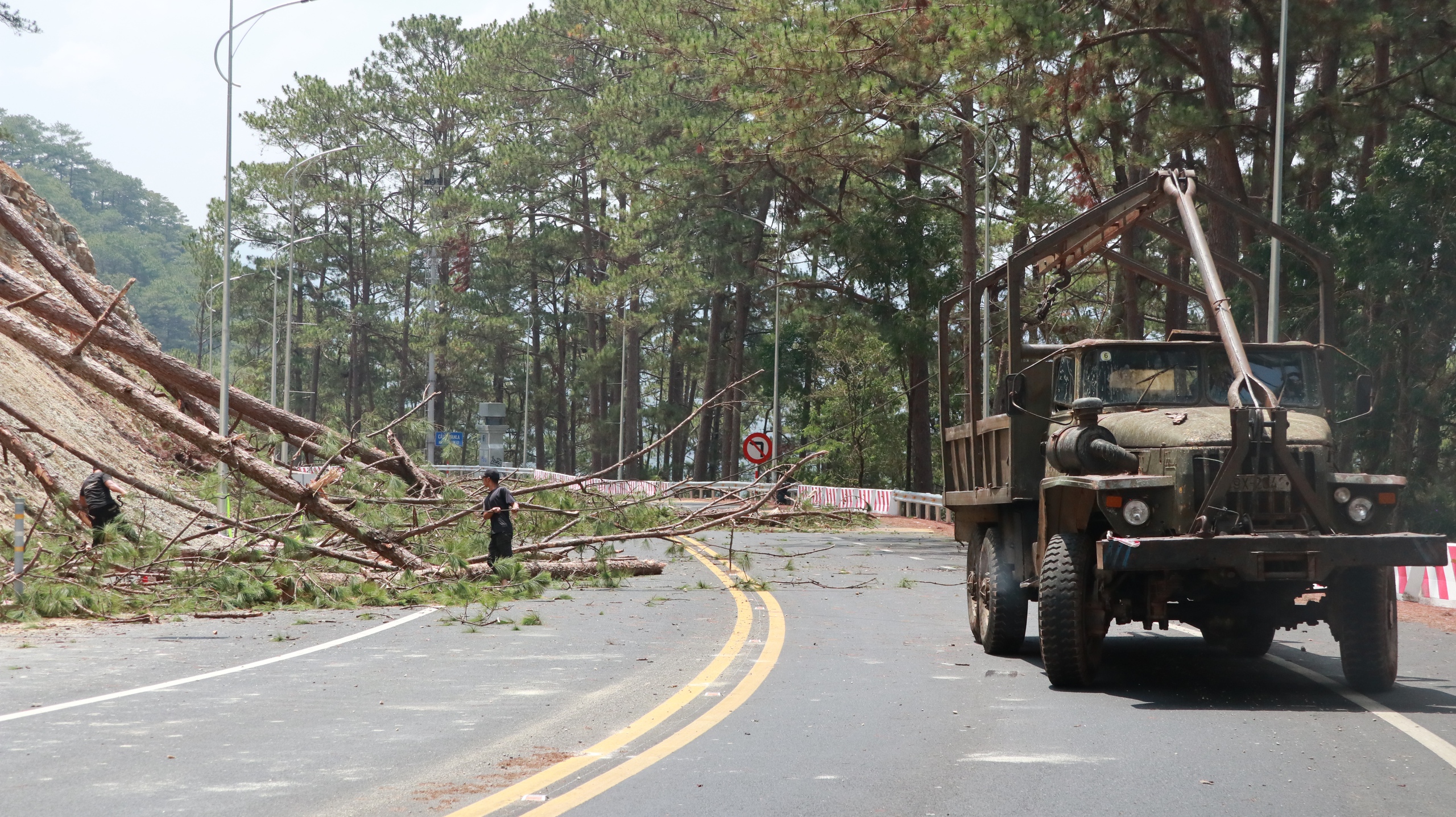 Lâm Đồng sẽ lắp đặt hệ thống camera giám sát tuyến đèo Prenn- Ảnh 1. Lâm Đồng sẽ lắp đặt hệ thống camera giám sát tuyến đèo Prenn- Ảnh 1.