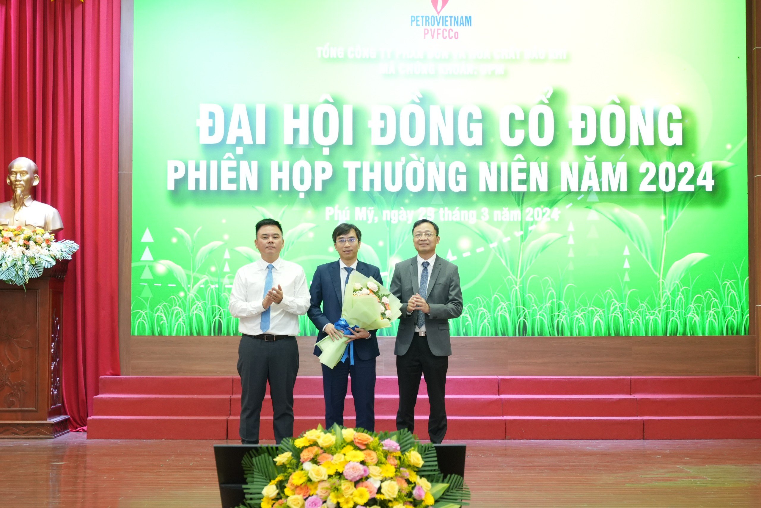 PVFCCo tổ chức thành công Đại hội đồng cổ đông thường niên 2024- Ảnh 1. PVFCCo tổ chức thành công Đại hội đồng cổ đông thường niên 2024- Ảnh 1.