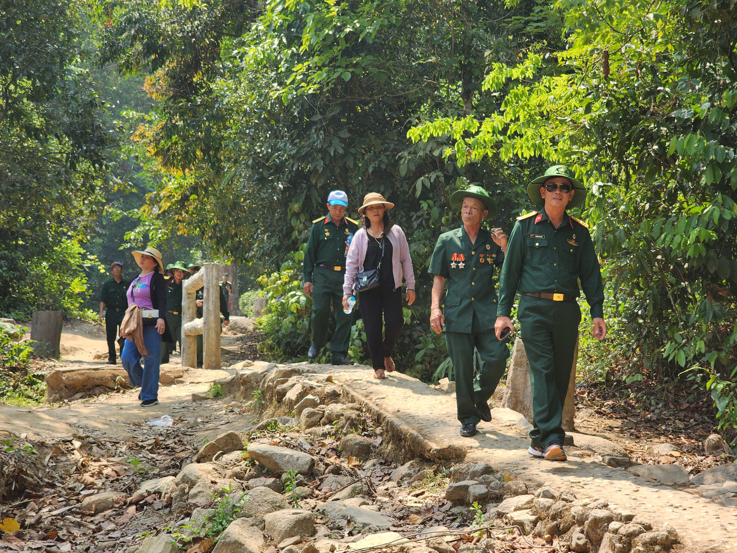 Sống lại thời kỳ h&agrave;o h&ugrave;ng của d&acirc;n tộc khi đặt ch&acirc;n đến Điện Bi&ecirc;n- Ảnh 12.