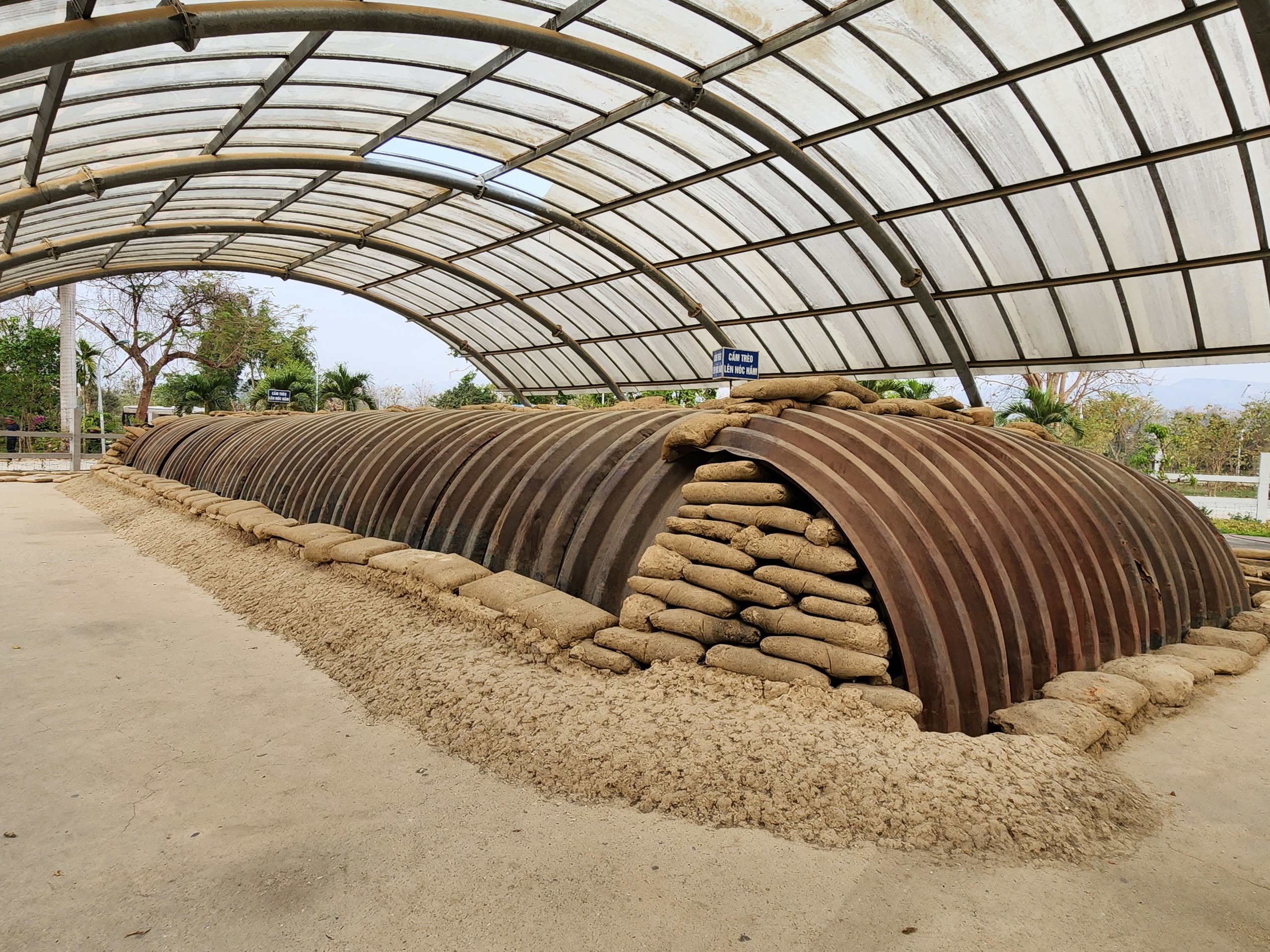 Sống lại thời kỳ h&agrave;o h&ugrave;ng của d&acirc;n tộc khi đặt ch&acirc;n đến Điện Bi&ecirc;n- Ảnh 8.