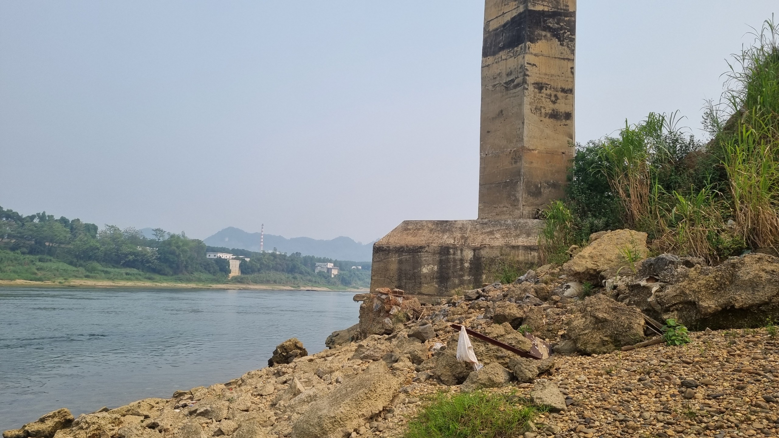 Cầu An Hòa ở Tuyên Quang bị xói lở, lộ trơ móng- Ảnh 7. Cầu An Hòa ở Tuyên Quang bị xói lở, lộ trơ móng- Ảnh 7.
