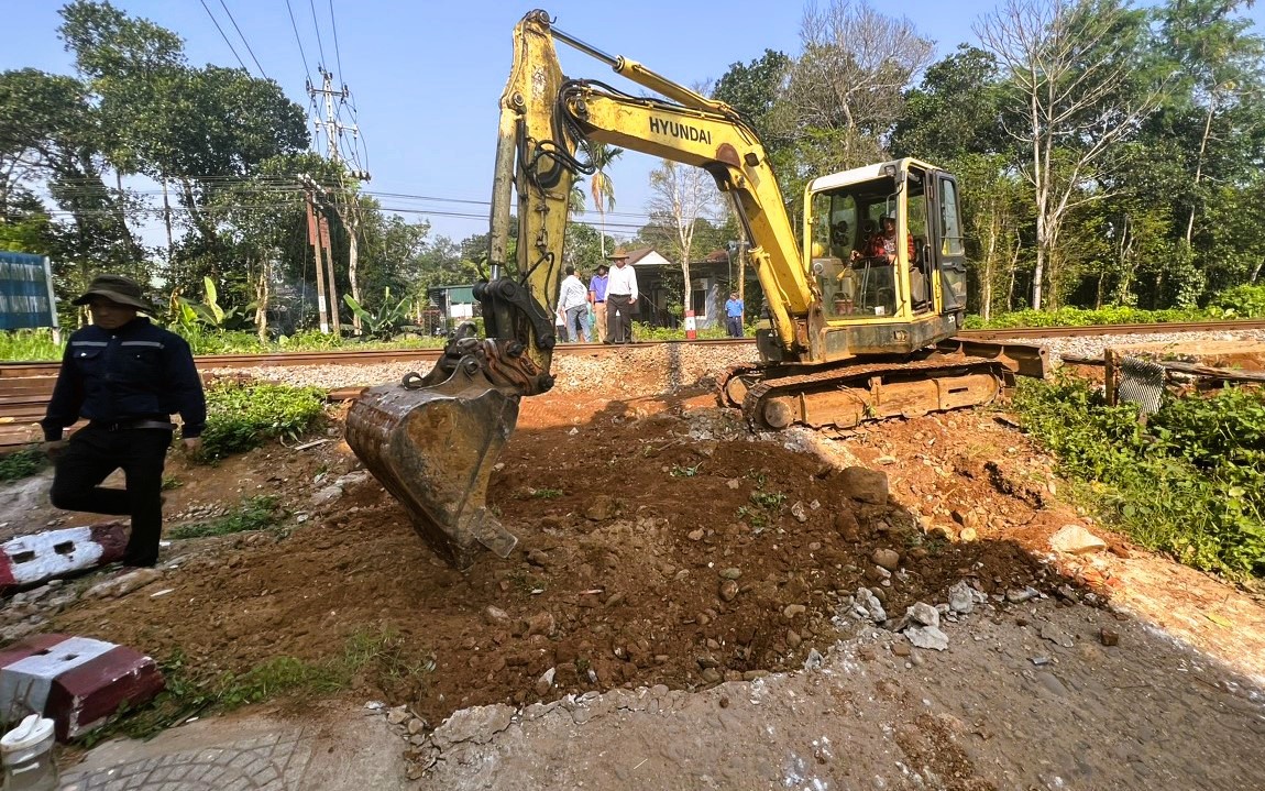 X&oacute;a 2 lối đi tự mở qua đường sắt ở Quảng Trị, Huế