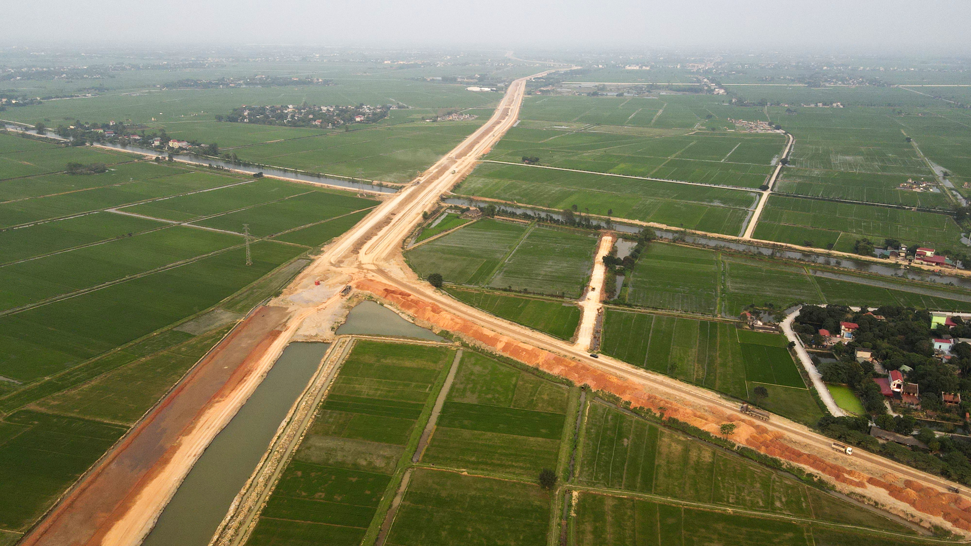 Ngắm trục hành lang Đông Tây 3.600 tỷ đồng của Hà Nam từ trên cao- Ảnh 5. Ngắm trục hành lang Đông Tây 3.600 tỷ đồng của Hà Nam từ trên cao- Ảnh 5.