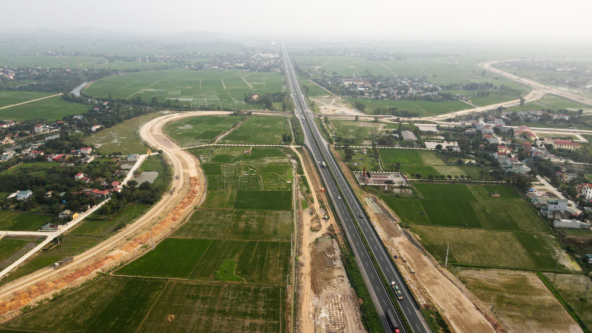 Ngắm trục hành lang Đông Tây 3.600 tỷ đồng của Hà Nam từ trên cao- Ảnh 7. Ngắm trục hành lang Đông Tây 3.600 tỷ đồng của Hà Nam từ trên cao- Ảnh 7.