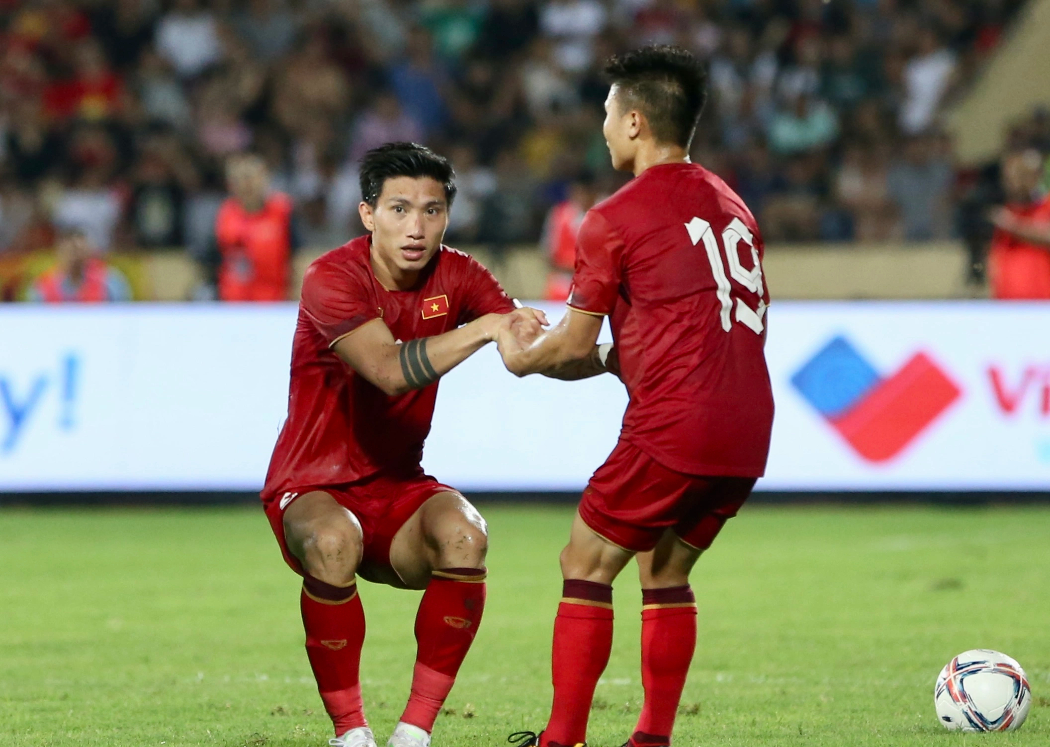 Người kế nhiệm HLV Troussier chưa xuất hiện nhưng đ&atilde; nhận tin k&eacute;m vui- Ảnh 1.