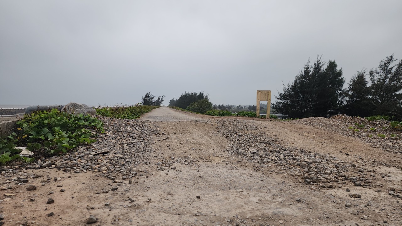 Bất an với c&aacute;c gồ tự ph&aacute;t tr&ecirc;n tuyến đ&ecirc; biển- Ảnh 5.