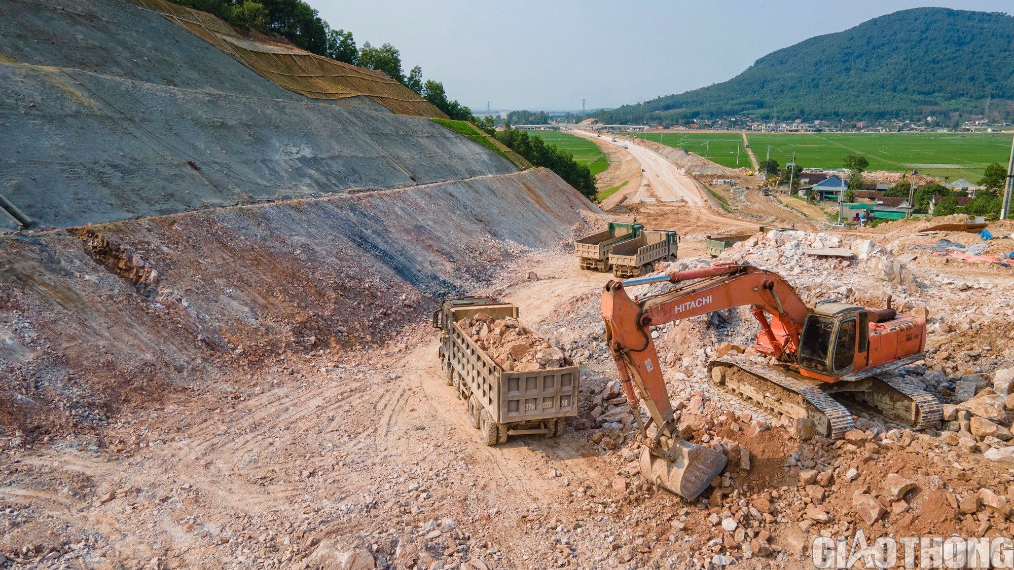 Dự án giao thông giải ngân gần 5.000 tỷ đồng trong tháng 4- Ảnh 1. Dự án giao thông giải ngân gần 5.000 tỷ đồng trong tháng 4- Ảnh 1.