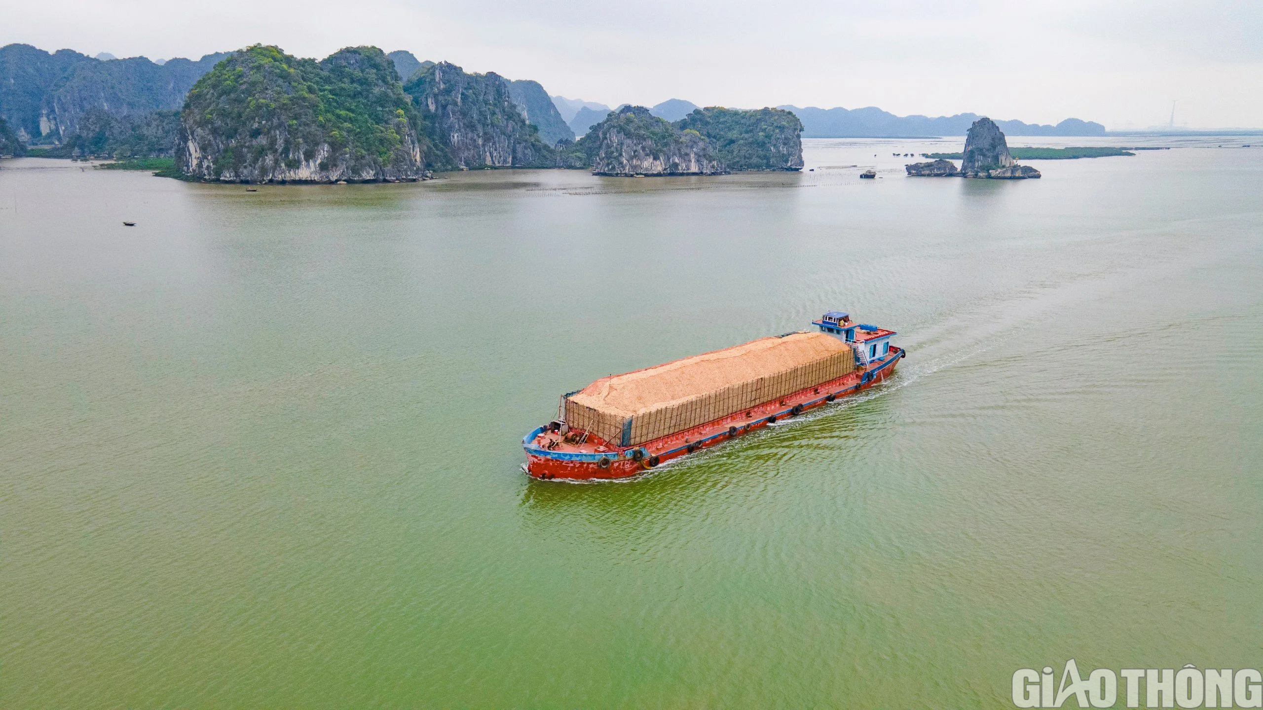 Những người &ldquo;l&iacute;nh&rdquo; đảm bảo an to&agrave;n đường thủy tr&ecirc;n đảo đ&aacute; Ba Mom- Ảnh 22.