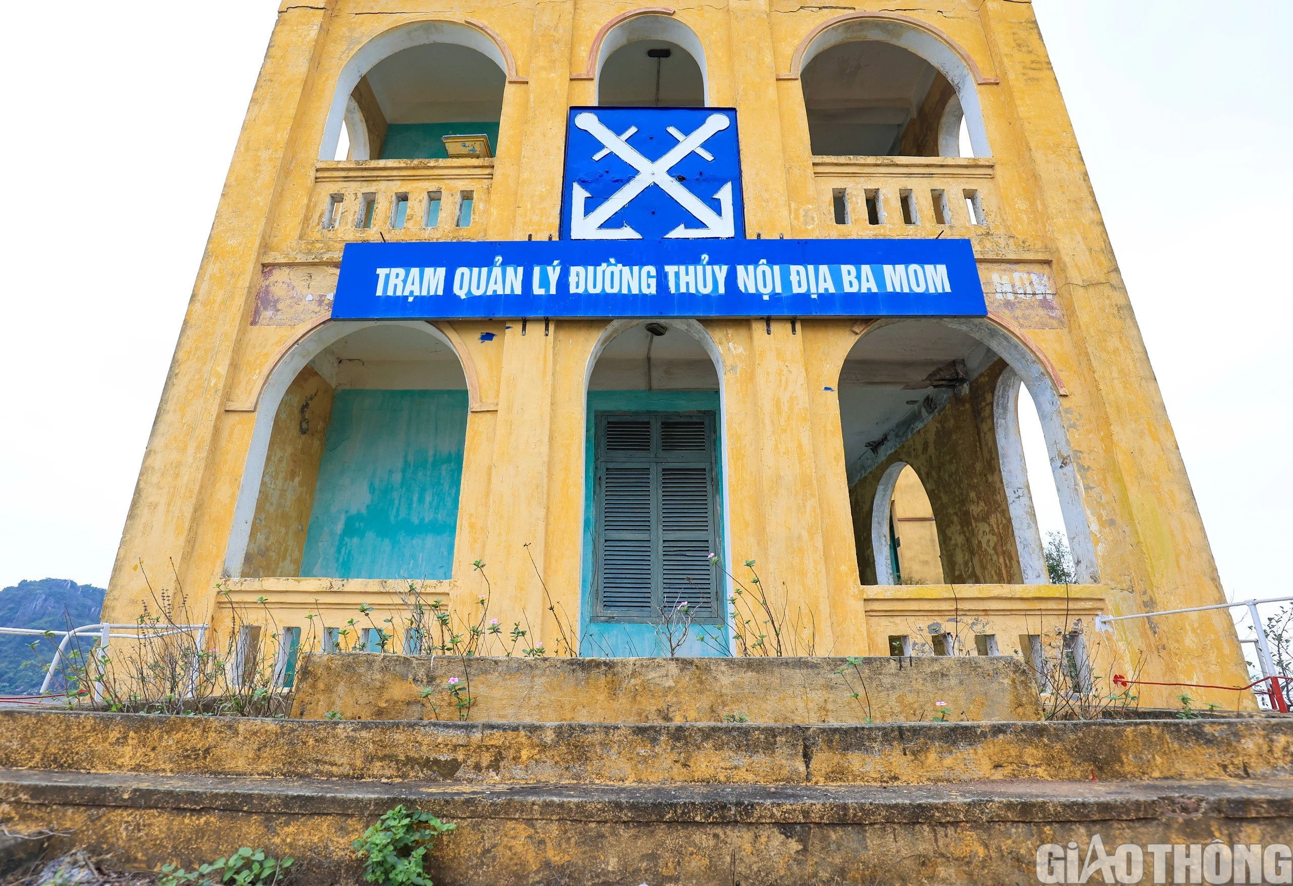 Những người &ldquo;l&iacute;nh&rdquo; đảm bảo an to&agrave;n đường thủy tr&ecirc;n đảo đ&aacute; Ba Mom- Ảnh 7.