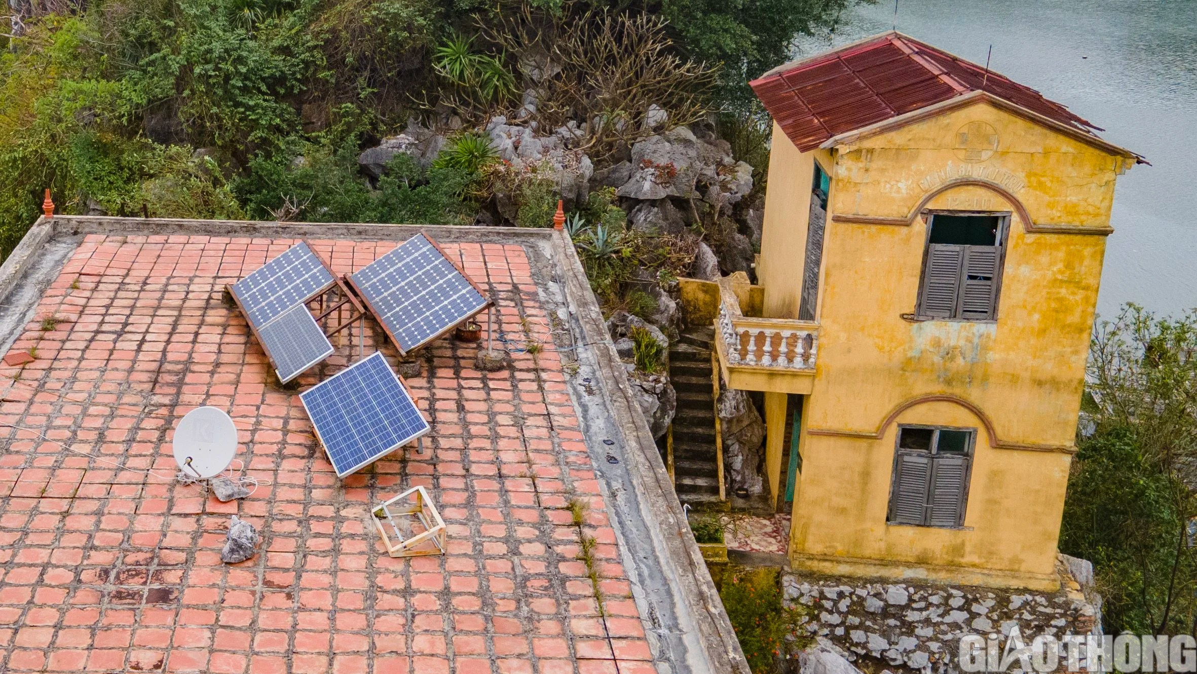 Những người &ldquo;l&iacute;nh&rdquo; đảm bảo an to&agrave;n đường thủy tr&ecirc;n đảo đ&aacute; Ba Mom- Ảnh 17.