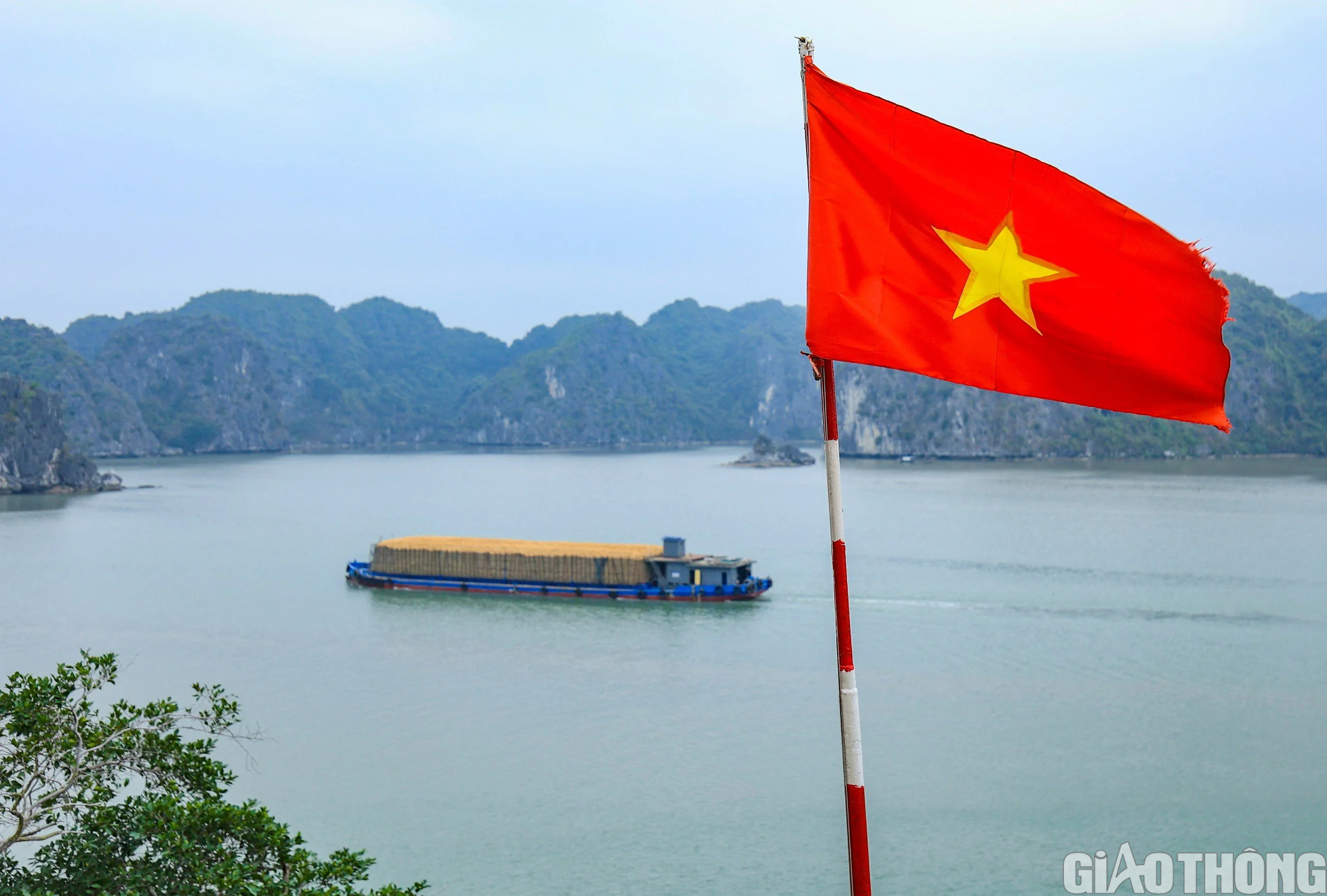 Những người &ldquo;l&iacute;nh&rdquo; đảm bảo an to&agrave;n đường thủy tr&ecirc;n đảo đ&aacute; Ba Mom- Ảnh 21.