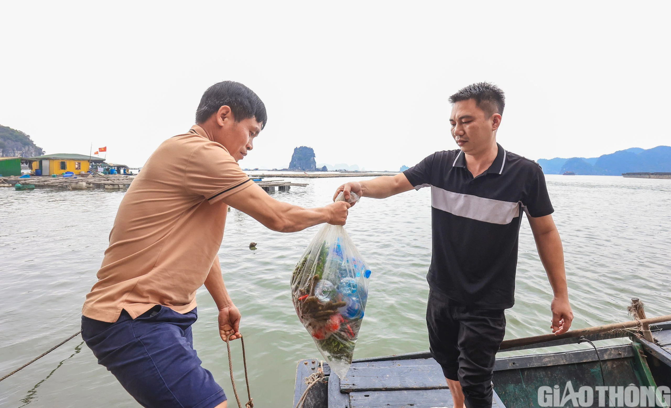 Những người &ldquo;l&iacute;nh&rdquo; đảm bảo an to&agrave;n đường thủy tr&ecirc;n đảo đ&aacute; Ba Mom- Ảnh 13.