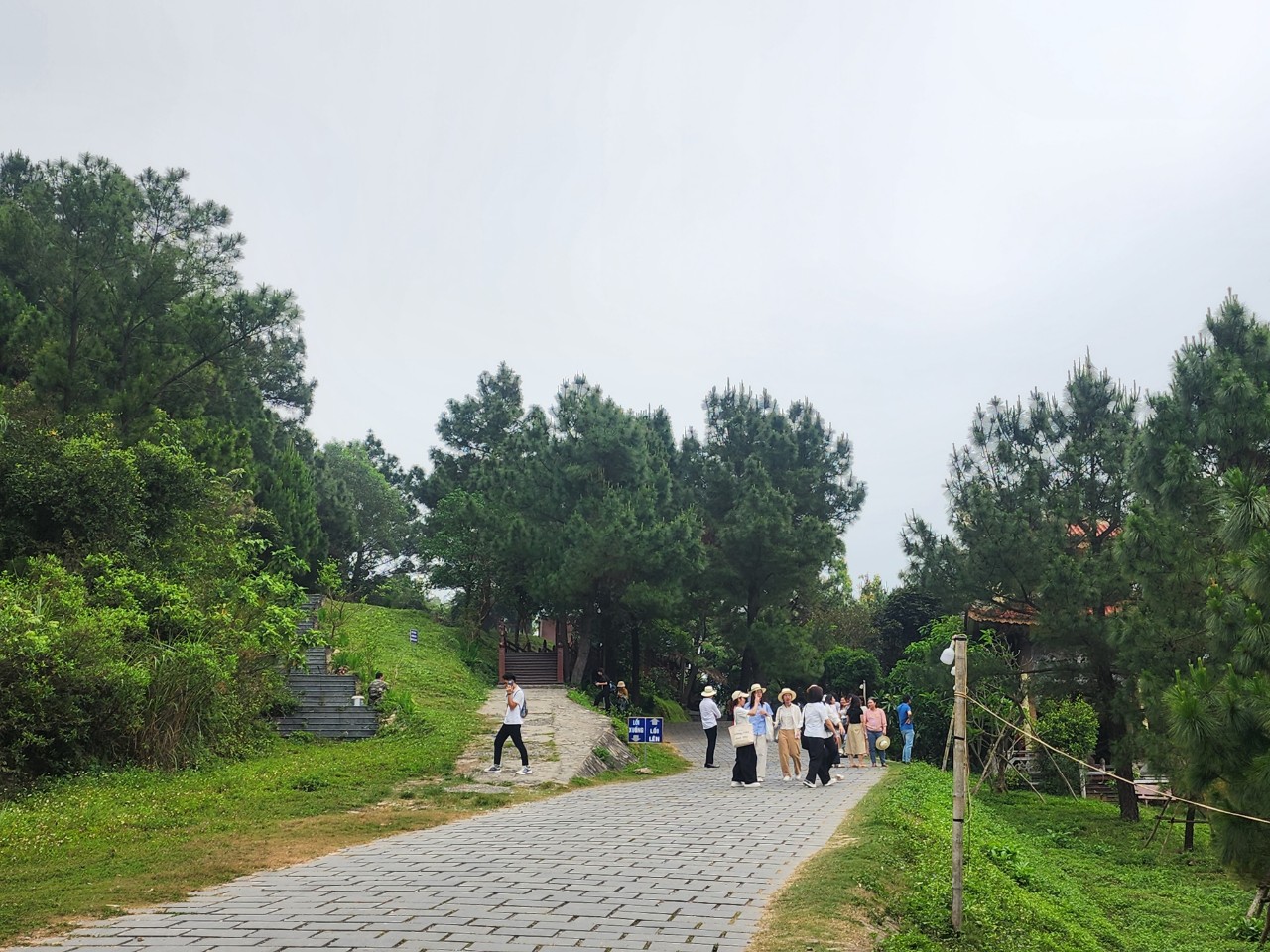 Linh thi&ecirc;ng v&ugrave;ng đất Vũng Ch&ugrave;a - điểm xuất ph&aacute;t giải chạy Marathon v&igrave; ATGT 2024- Ảnh 4.