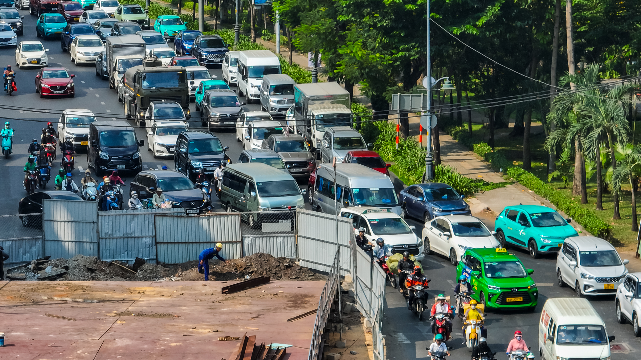 Cận cảnh cầu vượt tạm sắp đưa v&agrave;o sử dụng ở cửa ng&otilde; s&acirc;n bay T&acirc;n Sơn Nhất- Ảnh 9.